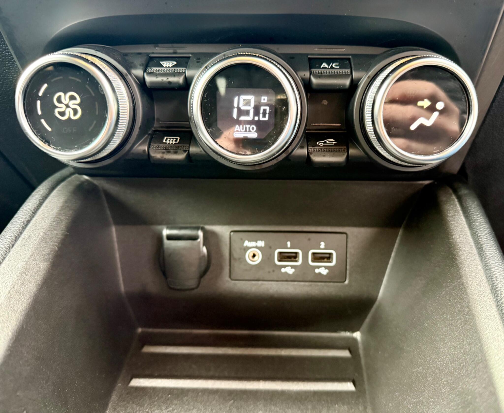 Renault Clio 1.0 TCe Iconic Euro 6 (s/s) 5dr 5dr Manual 2021