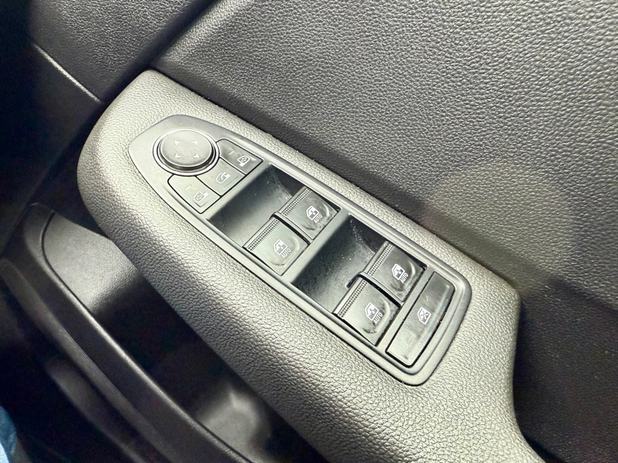 Renault Clio 1.0 TCe Iconic Euro 6 (s/s) 5dr 5dr Manual 2021