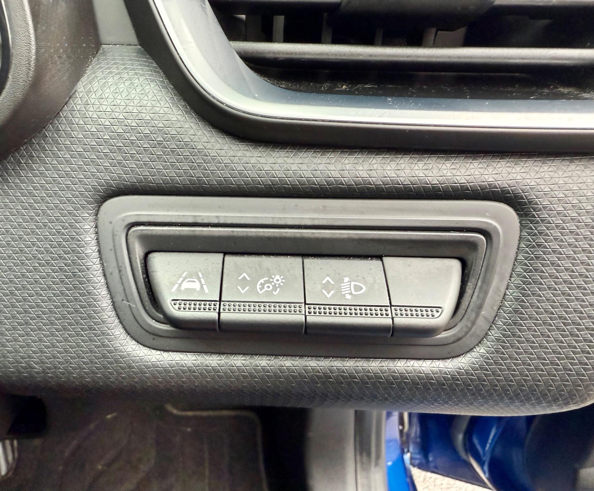 Renault Clio 1.0 TCe Iconic Euro 6 (s/s) 5dr 5dr Manual 2021