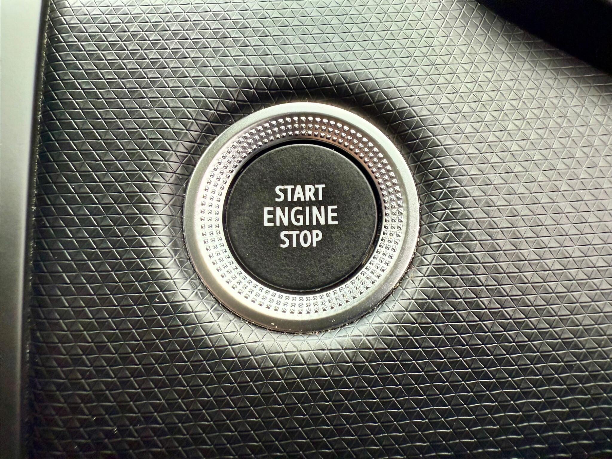 Renault Clio 1.0 TCe Iconic Euro 6 (s/s) 5dr 5dr Manual 2021