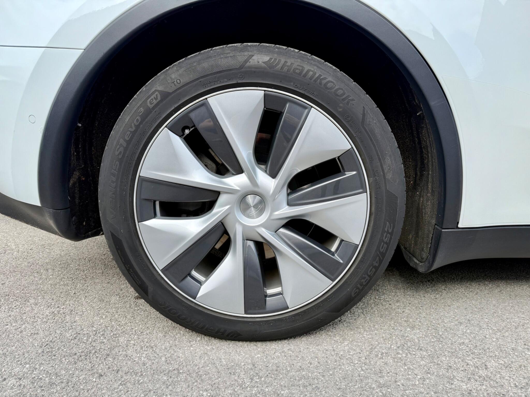 Tesla Model Y (Dual Motor) Long Range Auto 4WDE 5dr 5dr Automatic 2022