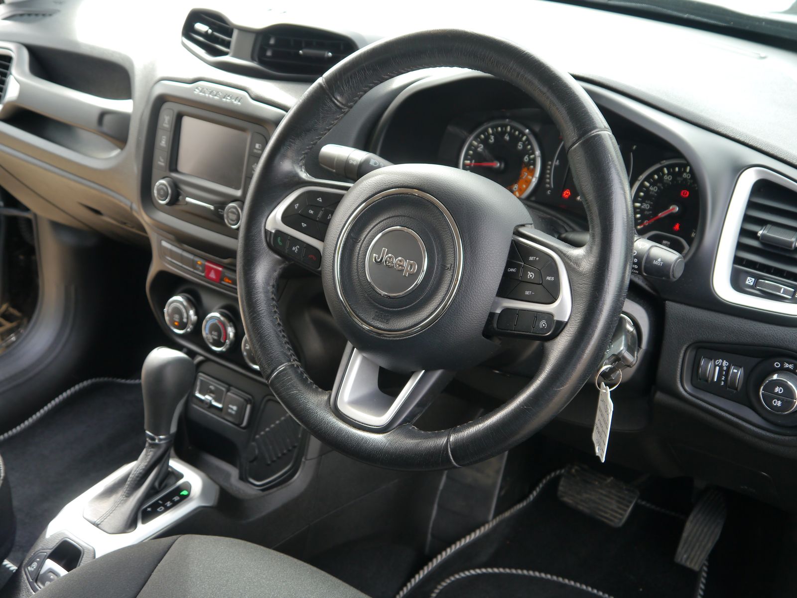 2016 Jeep Renegade 1.4T MultiAirII Longitude SUV 5dr Petrol DDCT Euro 6 (s/s) (140 ps), exterior view 3