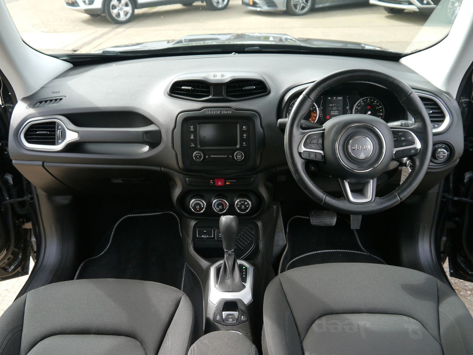 2016 Jeep Renegade 1.4T MultiAirII Longitude SUV 5dr Petrol DDCT Euro 6 (s/s) (140 ps), exterior view 2