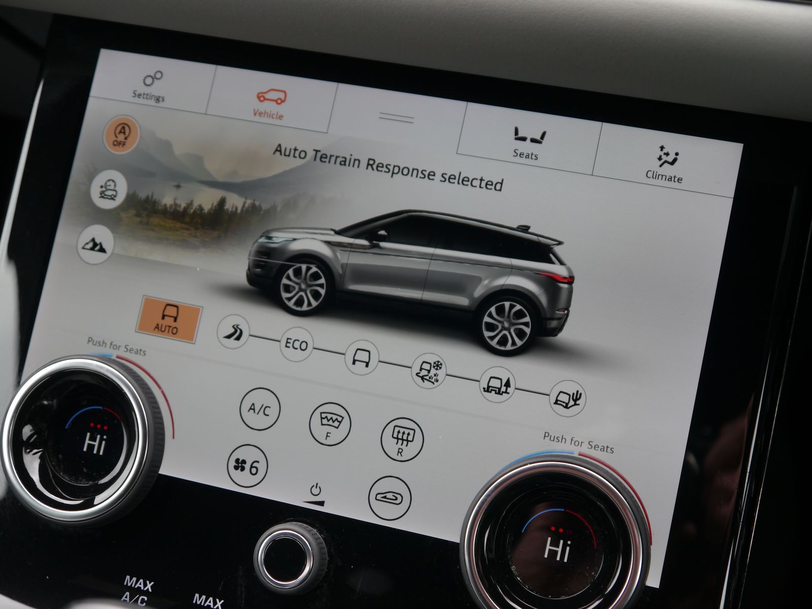 2019 Land Rover Range Rover Evoque 2.0 D180 First Edition SUV 5dr Diesel Auto 4WD Euro 6 (s/s) (180 ps), exterior view 4