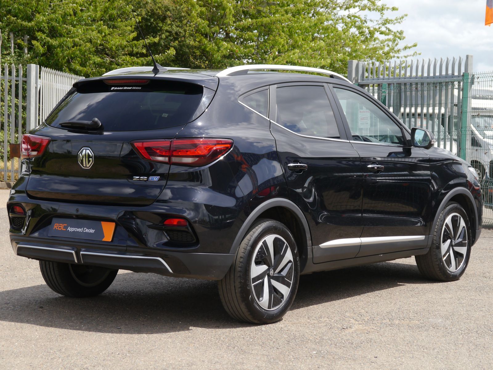 MG MG ZS 72.6kWh Trophy Long Range SUV 5dr Electric Auto (156 ps) 5dr Automatic 2026
