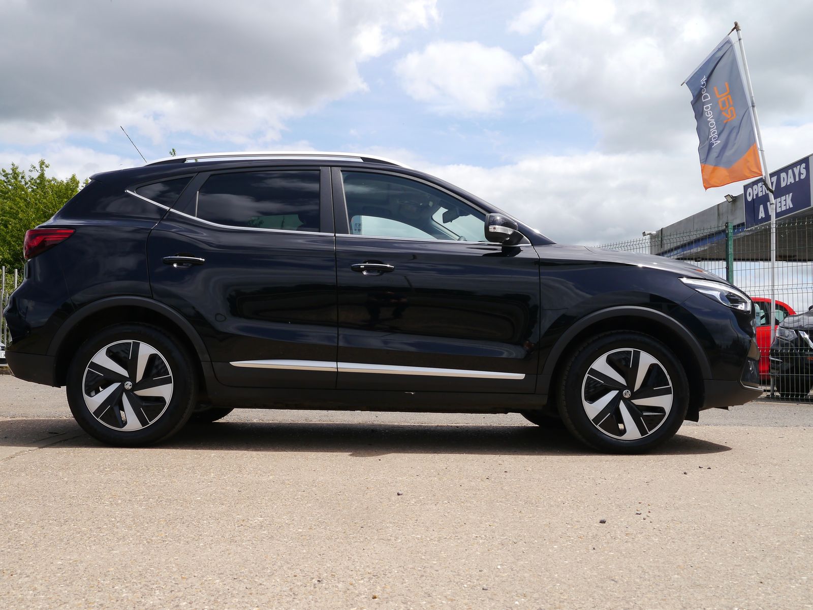 MG MG ZS 72.6kWh Trophy Long Range SUV 5dr Electric Auto (156 ps) 5dr Automatic 2026