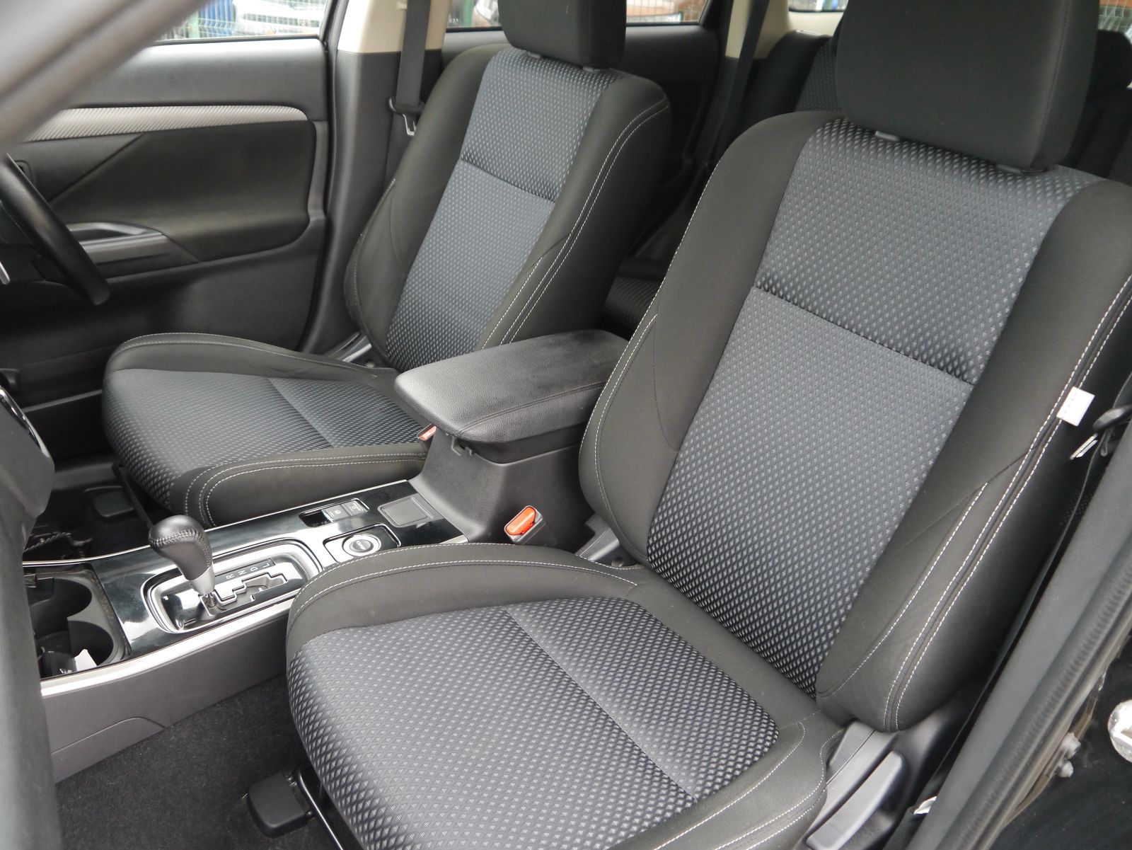 Mitsubishi Outlander 2.2 DI-D 3 SUV 5dr Diesel Auto 4WD Euro 6 (147 ps) 5dr Automatic 2026