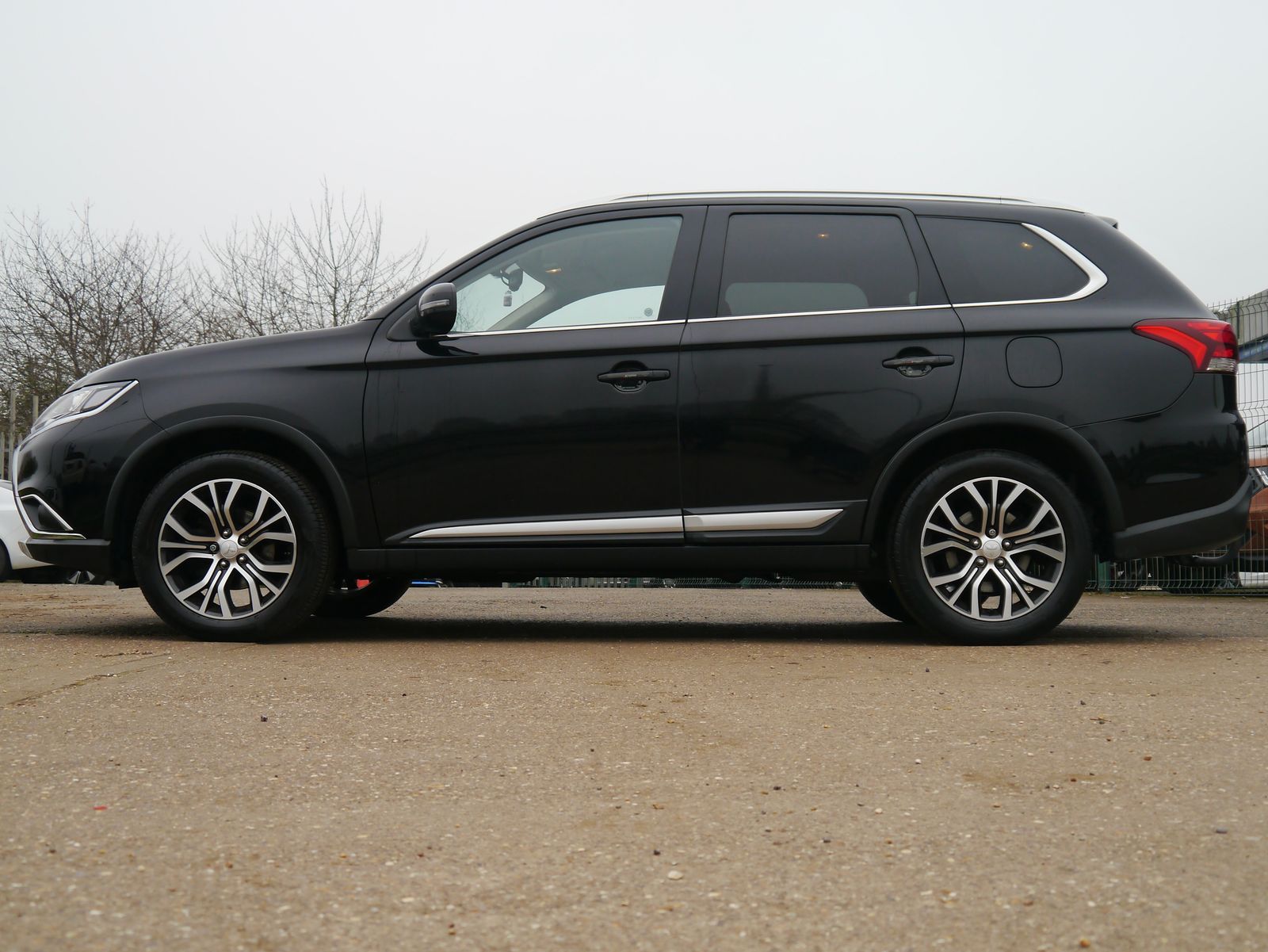 Mitsubishi Outlander 2.2 DI-D 3 SUV 5dr Diesel Auto 4WD Euro 6 (147 ps) 5dr Automatic 2026