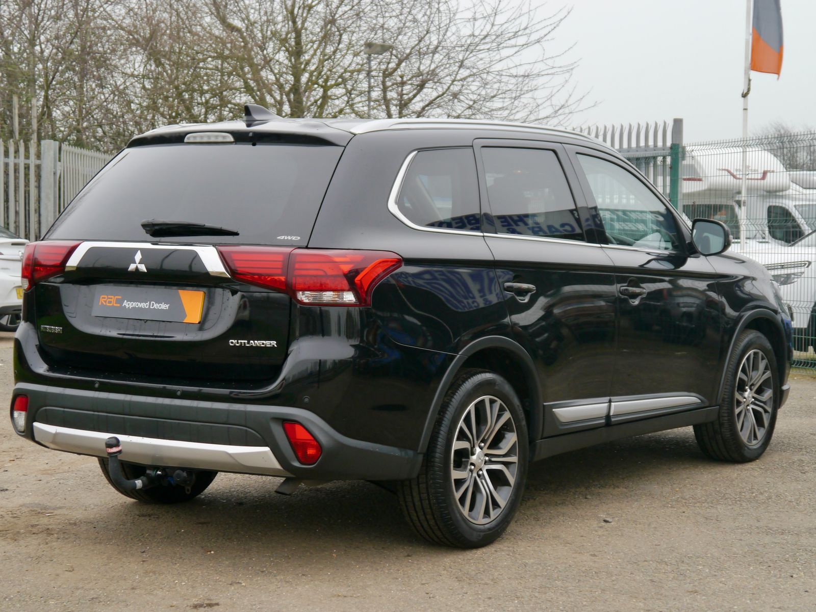 Mitsubishi Outlander 2.2 DI-D 3 SUV 5dr Diesel Auto 4WD Euro 6 (147 ps) 5dr Automatic 2026