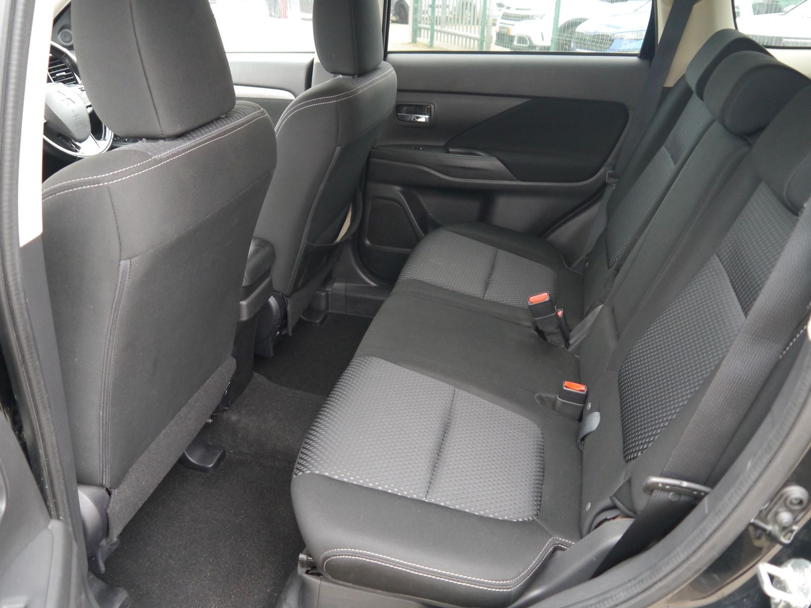 Mitsubishi Outlander 2.2 DI-D 3 SUV 5dr Diesel Auto 4WD Euro 6 (147 ps) 5dr Automatic 2026