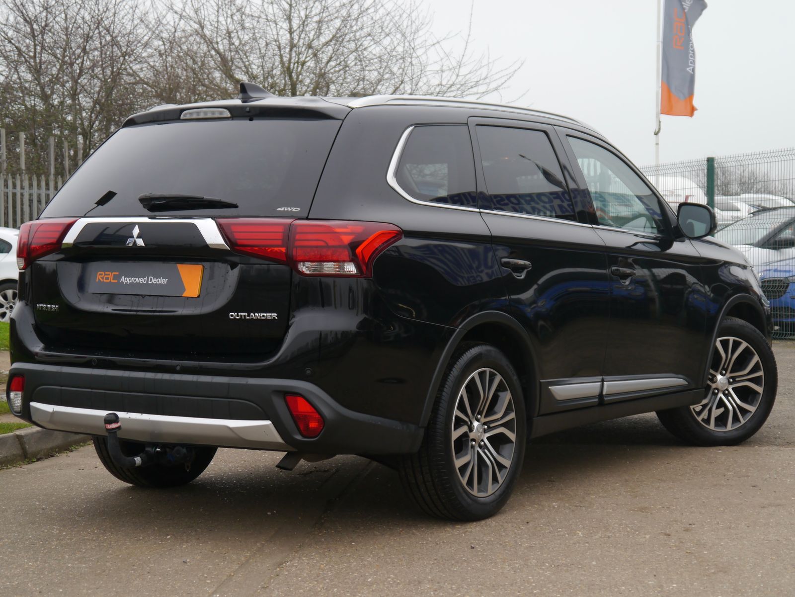 Mitsubishi Outlander 2.2 DI-D 3 SUV 5dr Diesel Auto 4WD Euro 6 (147 ps) 5dr Automatic 2026