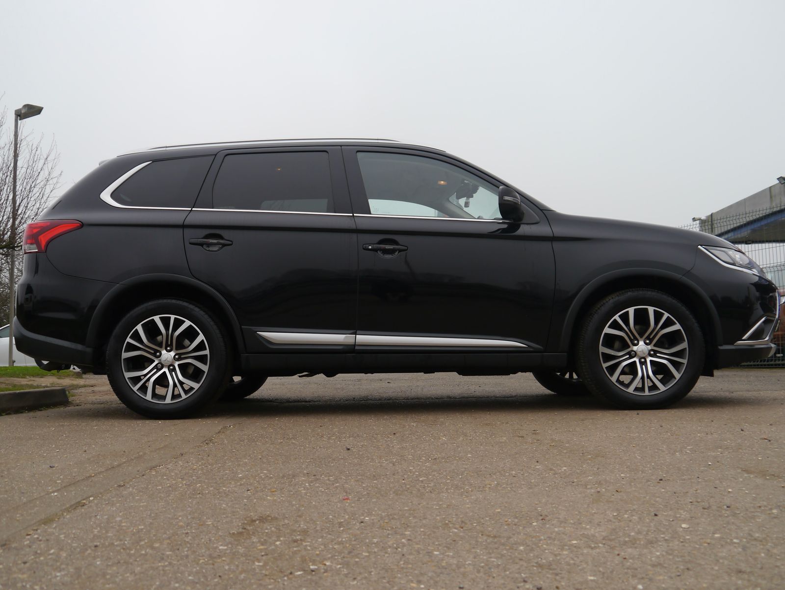 Mitsubishi Outlander 2.2 DI-D 3 SUV 5dr Diesel Auto 4WD Euro 6 (147 ps) 5dr Automatic 2026