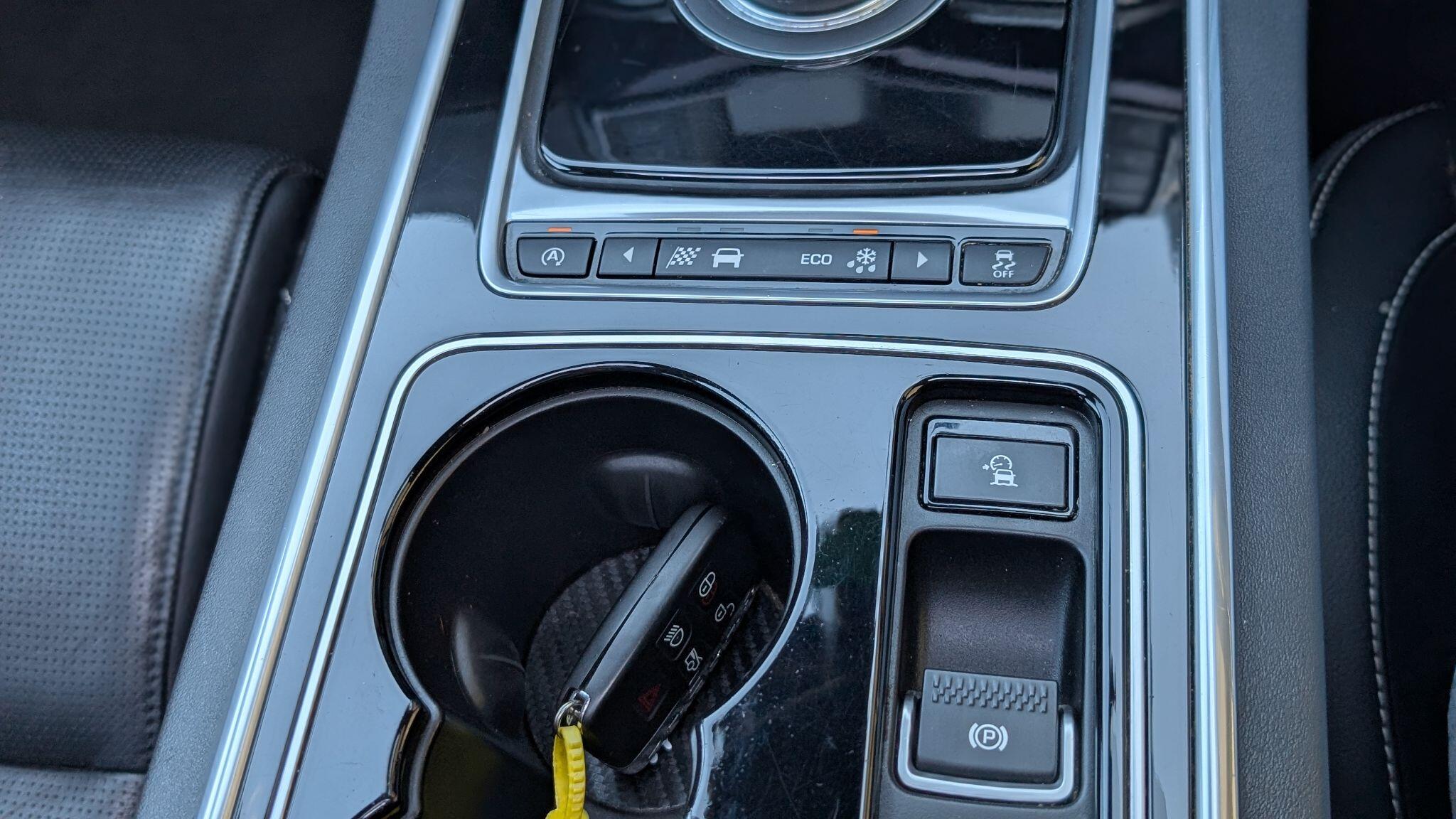 Jaguar XE 2.0d R-Sport Auto Euro 6 (s/s) 4dr 4dr Automatic 2026