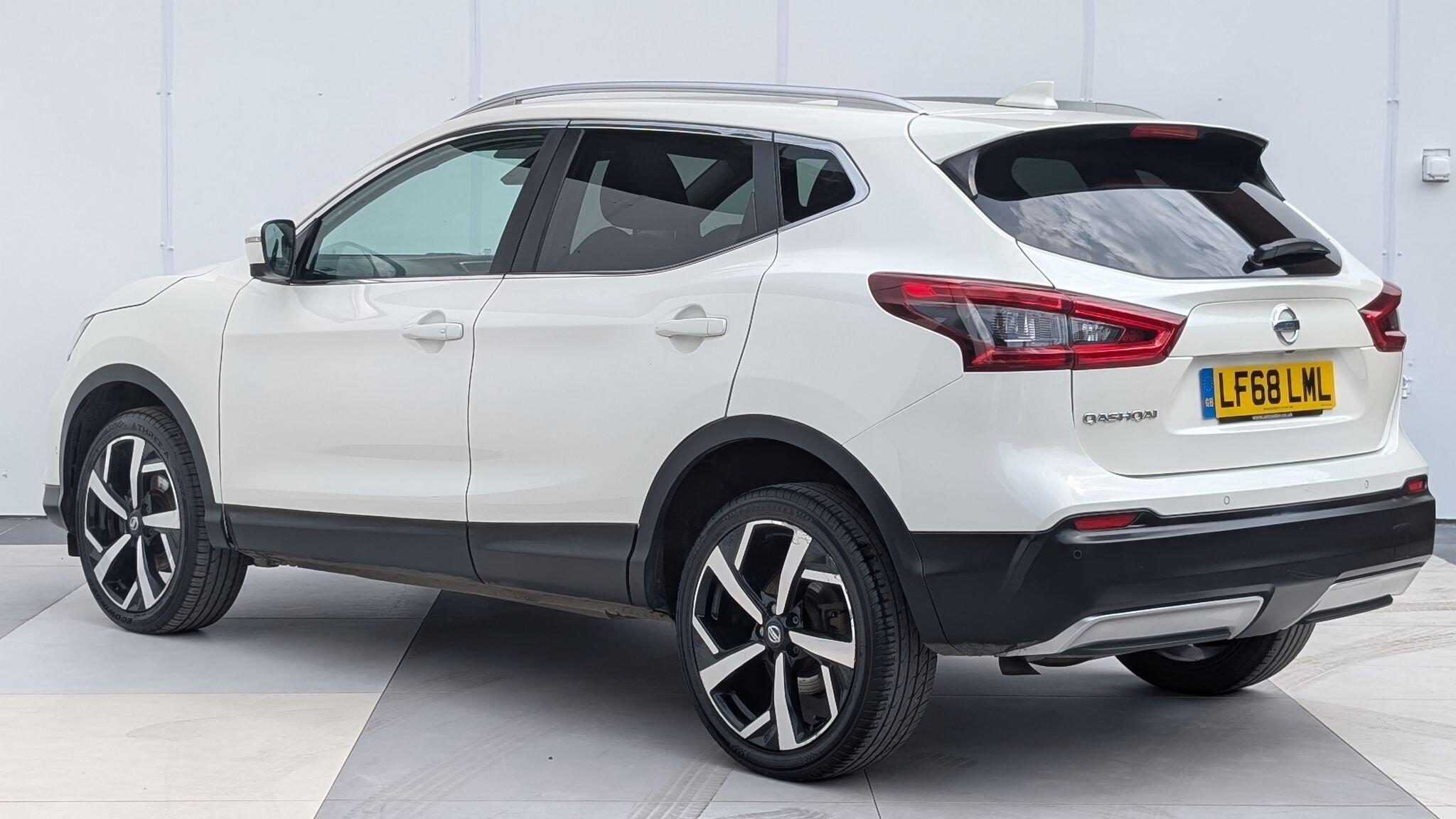 2018 Nissan Qashqai 1.3 DIG-T Tekna Euro 6 (s/s) 5dr, exterior view 3