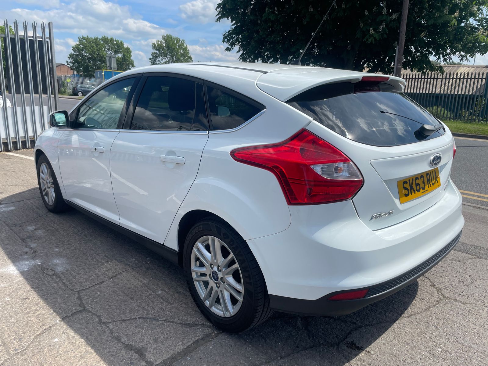 2013 Ford Focus 1.0T EcoBoost Titanium Hatchback 5dr Petrol Manual Euro 5 (s/s) (125 ps), exterior view 3