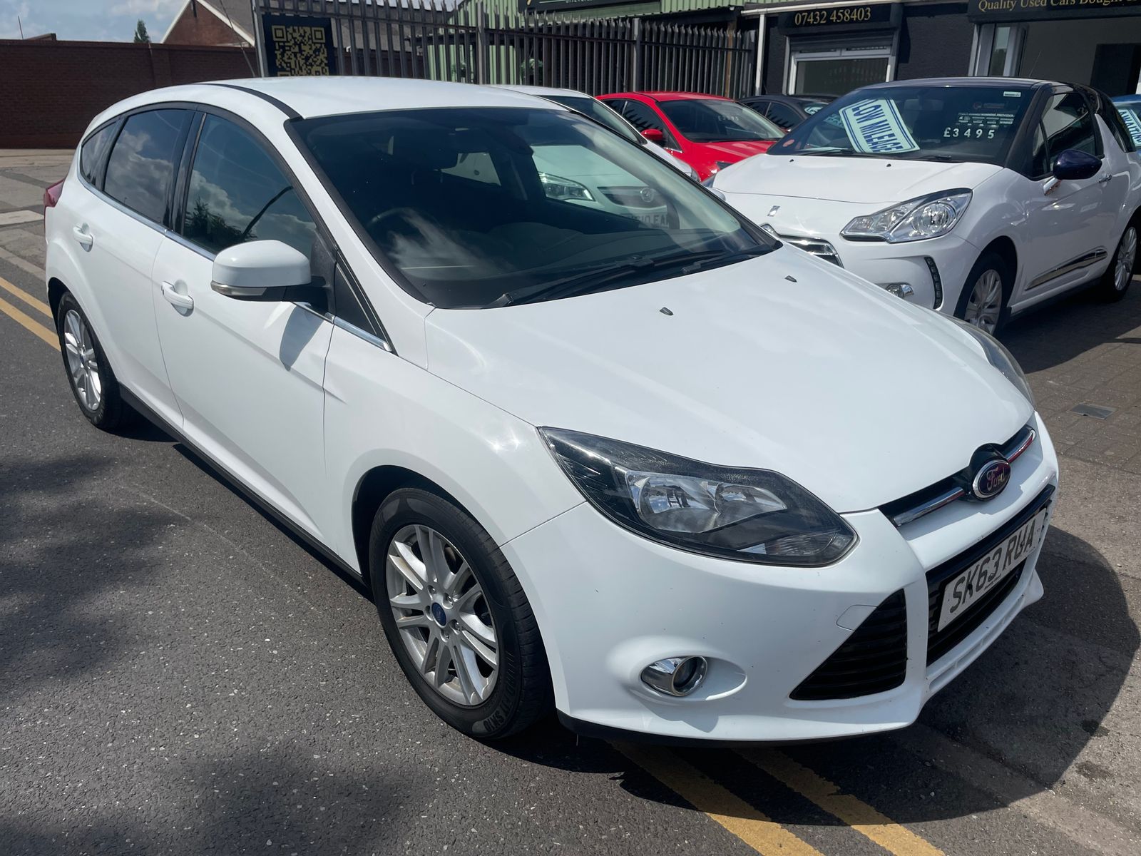 2013 Ford Focus 1.0T EcoBoost Titanium Hatchback 5dr Petrol Manual Euro 5 (s/s) (125 ps), exterior view 2