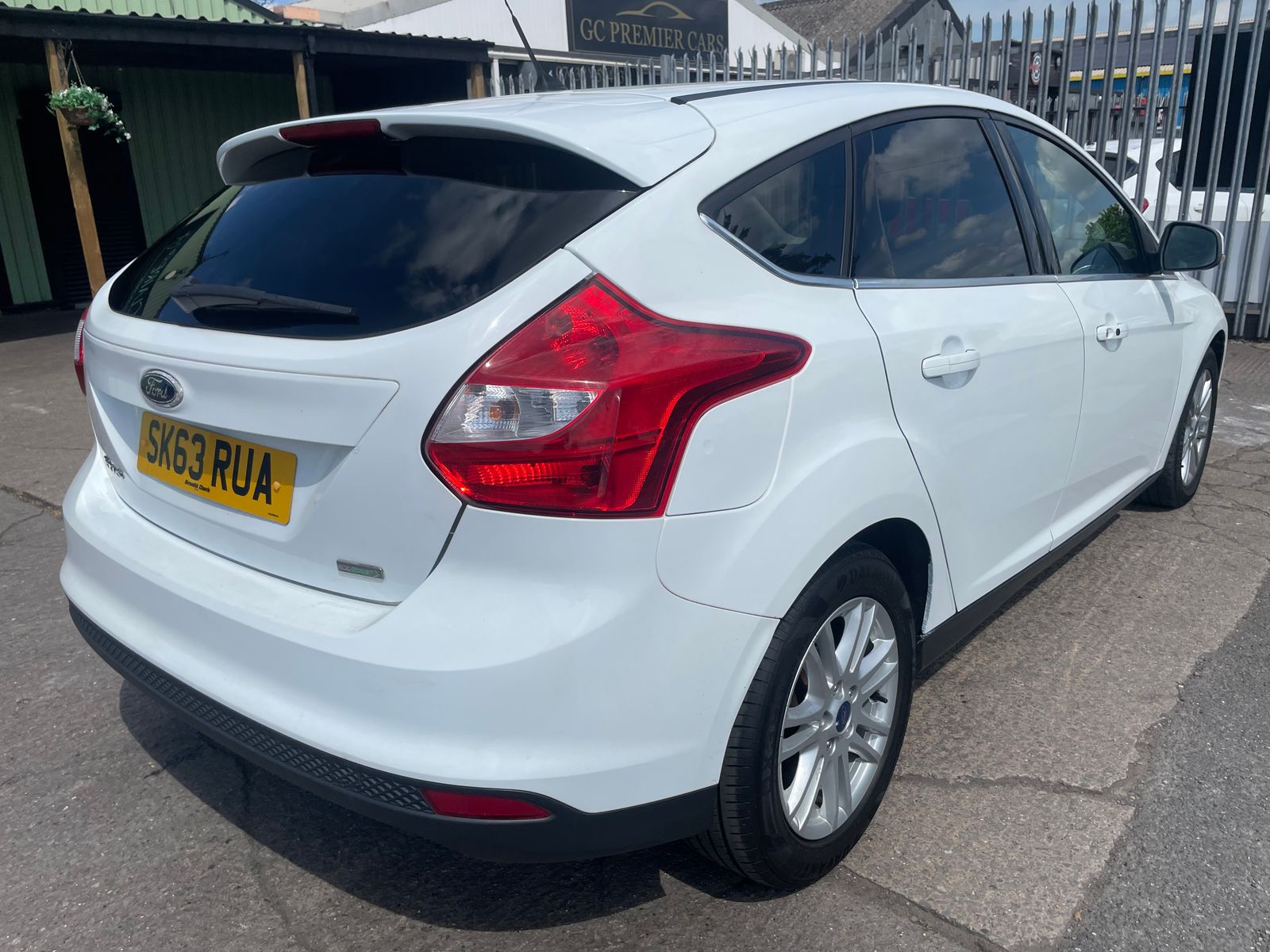 2013 Ford Focus 1.0T EcoBoost Titanium Hatchback 5dr Petrol Manual Euro 5 (s/s) (125 ps), exterior view 4