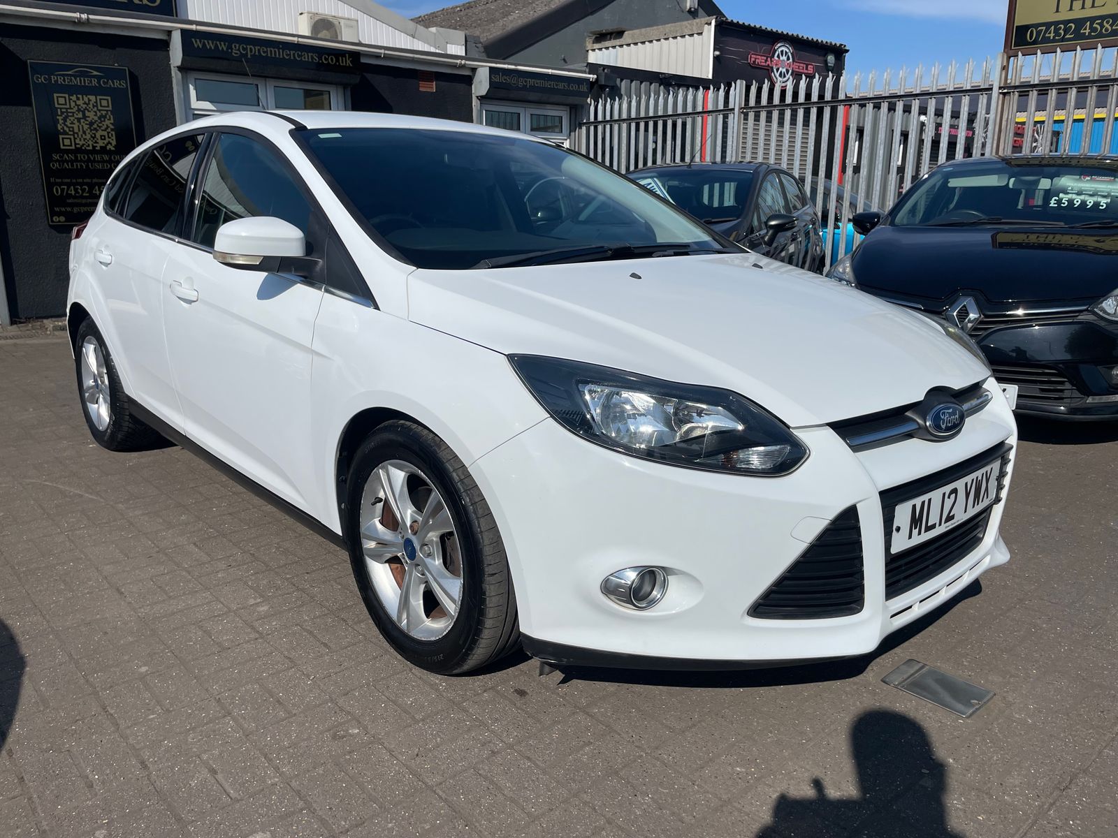2012 Ford Focus 1.6 TDCi Zetec Hatchback 5dr Diesel Manual Euro 5 (s/s) (115 ps), exterior view 2