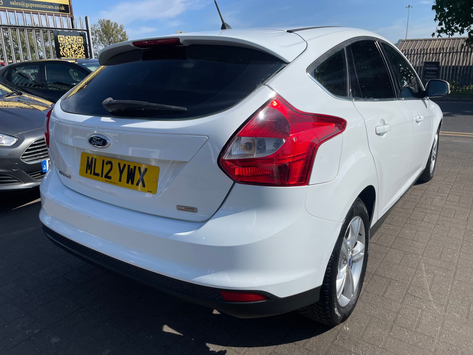 2012 Ford Focus 1.6 TDCi Zetec Hatchback 5dr Diesel Manual Euro 5 (s/s) (115 ps), exterior view 4