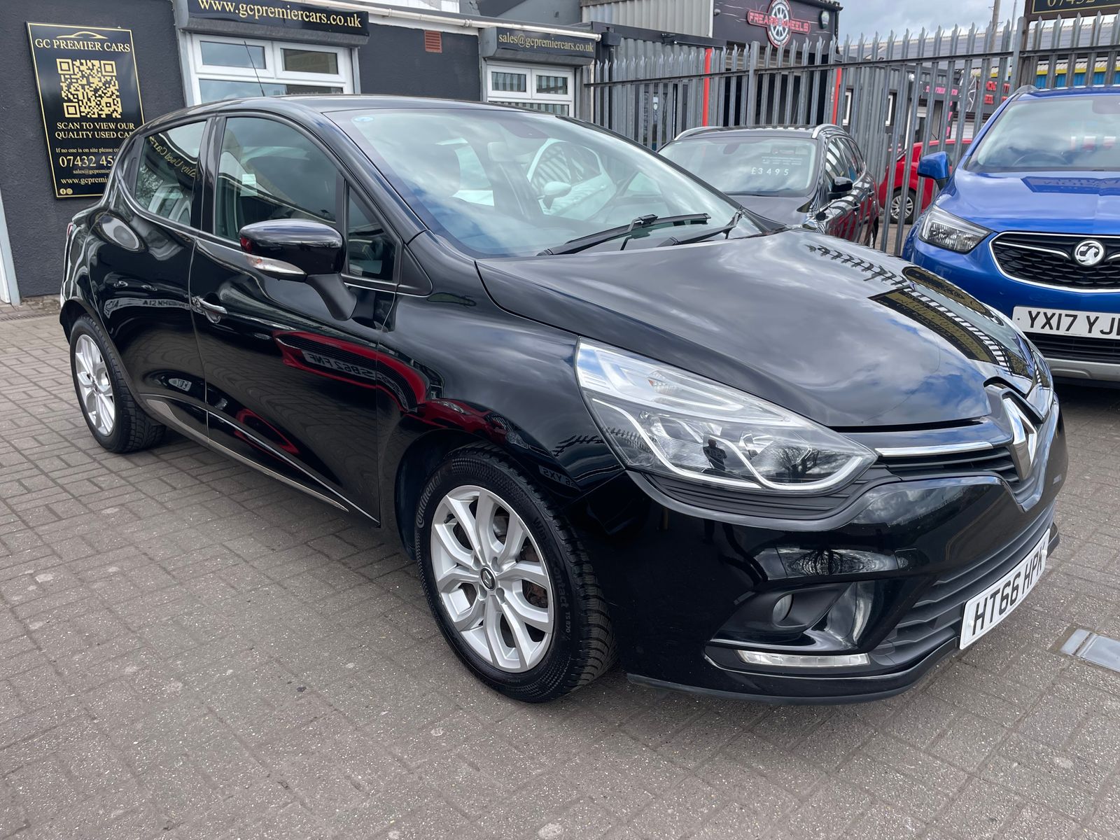 2017 Renault Clio 1.2 16V Dynamique Nav Hatchback 5dr Petrol Manual Euro 6 (75 ps), exterior view 3