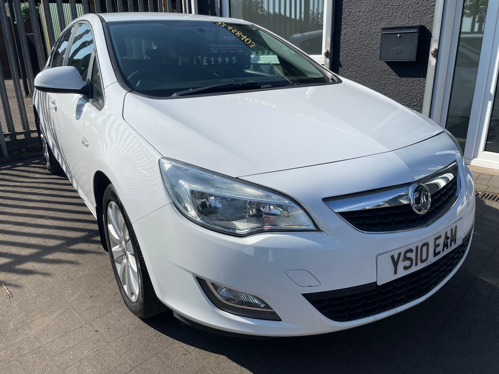 2010 Vauxhall Astra 1.6 16v Exclusiv Hatchback 5dr Petrol Manual Euro 5 (115 ps) for sale, exterior front view