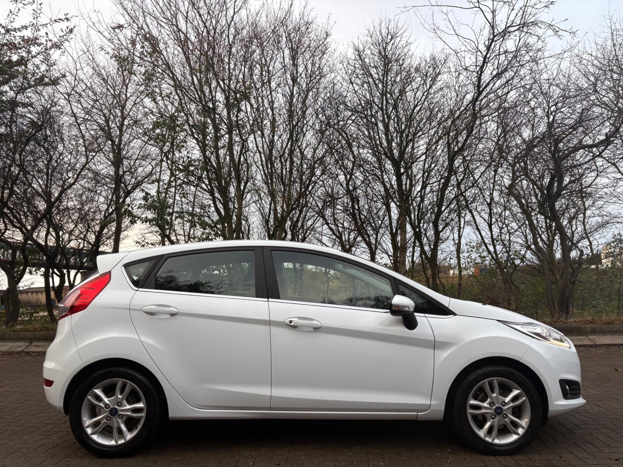 Ford Fiesta 1.0T EcoBoost Zetec Euro 6 (s/s) 5dr 5dr Manual 2026