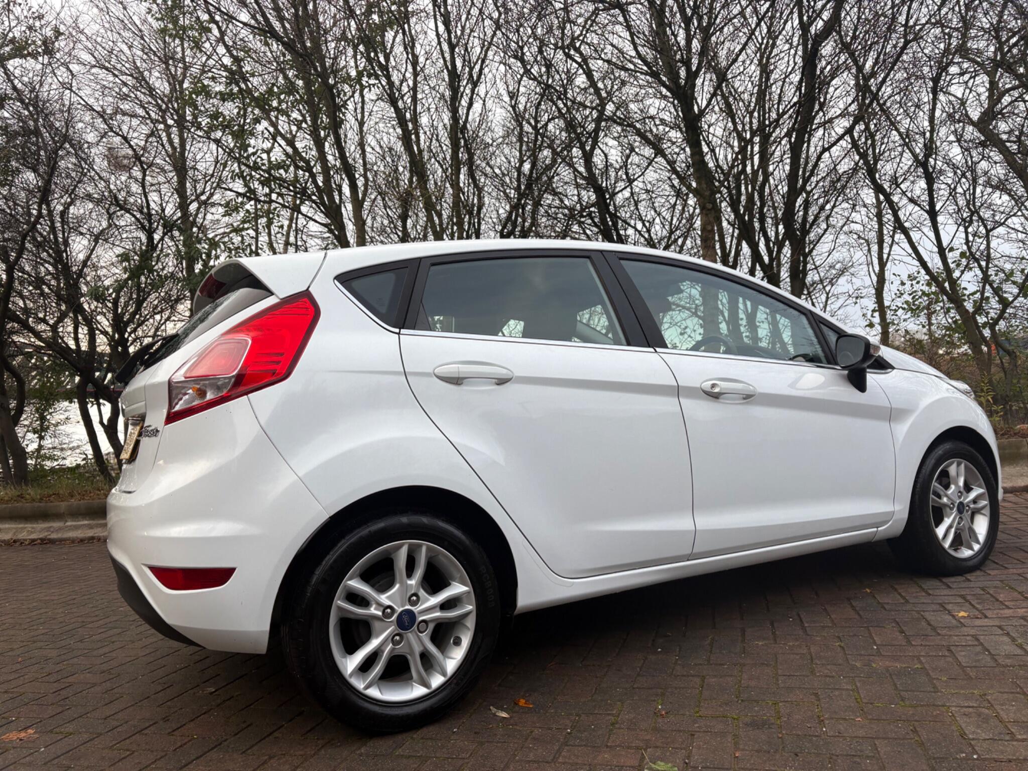 Ford Fiesta 1.0T EcoBoost Zetec Euro 6 (s/s) 5dr 5dr Manual 2026