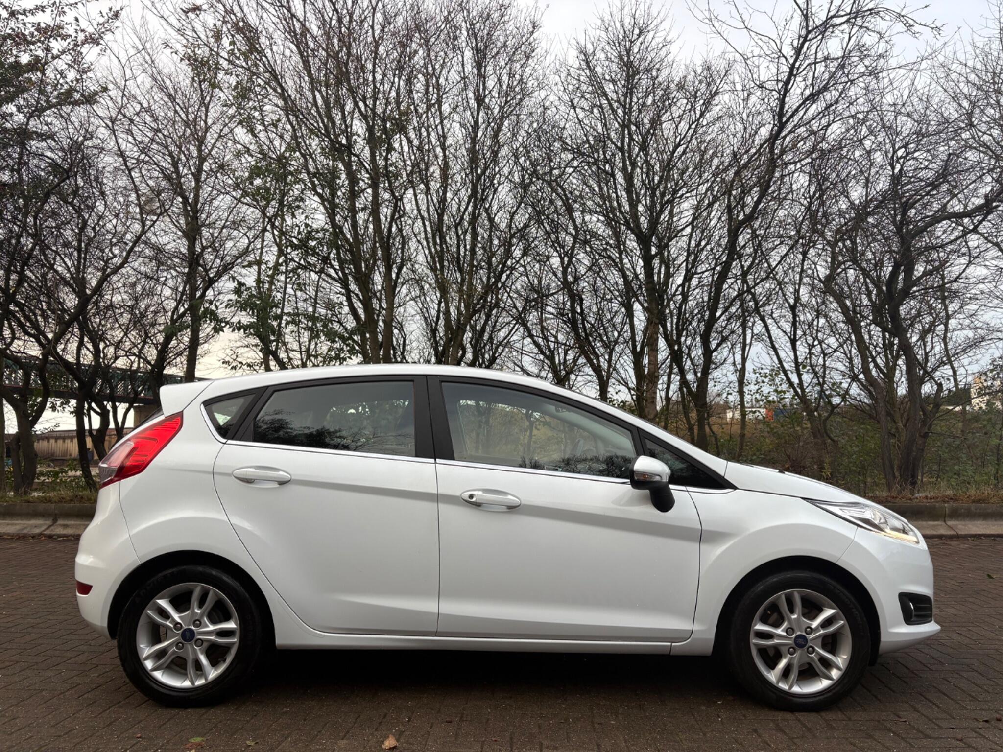 Ford Fiesta 1.0T EcoBoost Zetec Euro 6 (s/s) 5dr 5dr Manual 2026