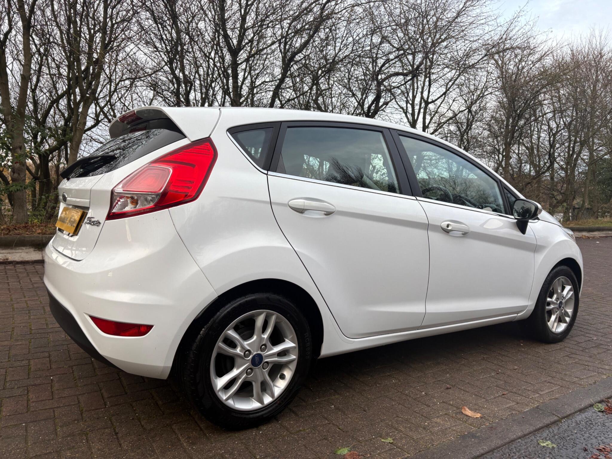 Ford Fiesta 1.0T EcoBoost Zetec Euro 6 (s/s) 5dr 5dr Manual 2026