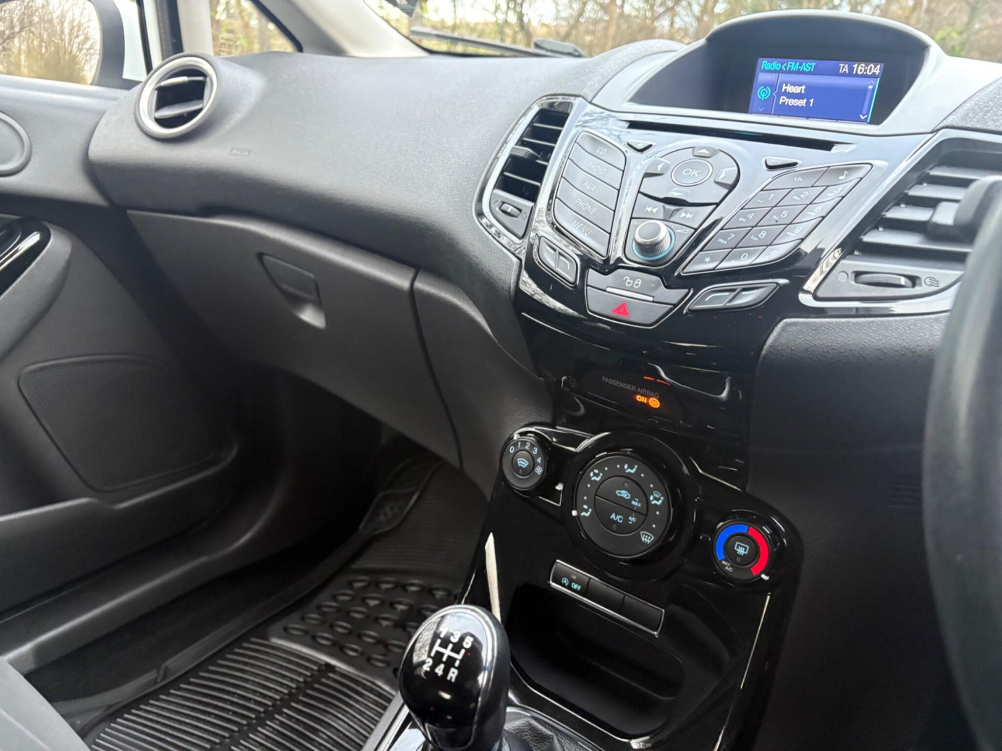 Ford Fiesta 1.0T EcoBoost Zetec Euro 6 (s/s) 5dr 5dr Manual 2026