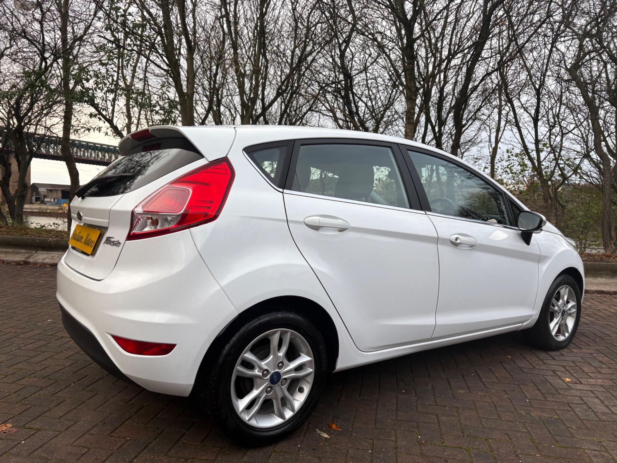 Ford Fiesta 1.0T EcoBoost Zetec Euro 6 (s/s) 5dr 5dr Manual 2026