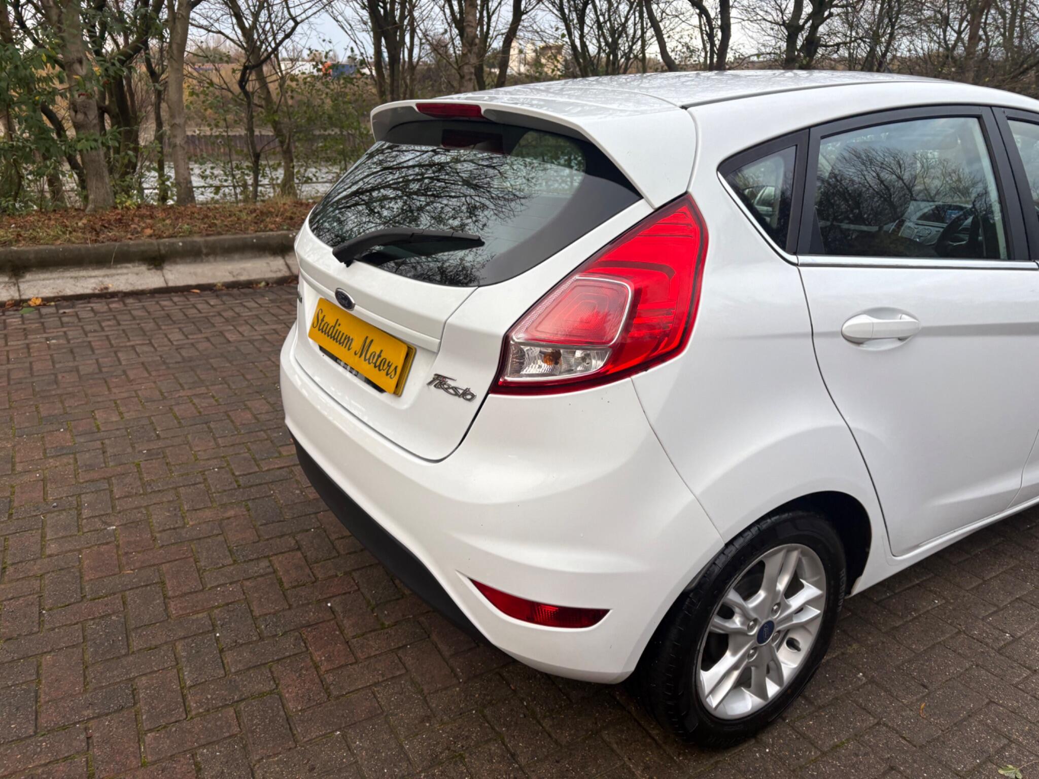 Ford Fiesta 1.0T EcoBoost Zetec Euro 6 (s/s) 5dr 5dr Manual 2026