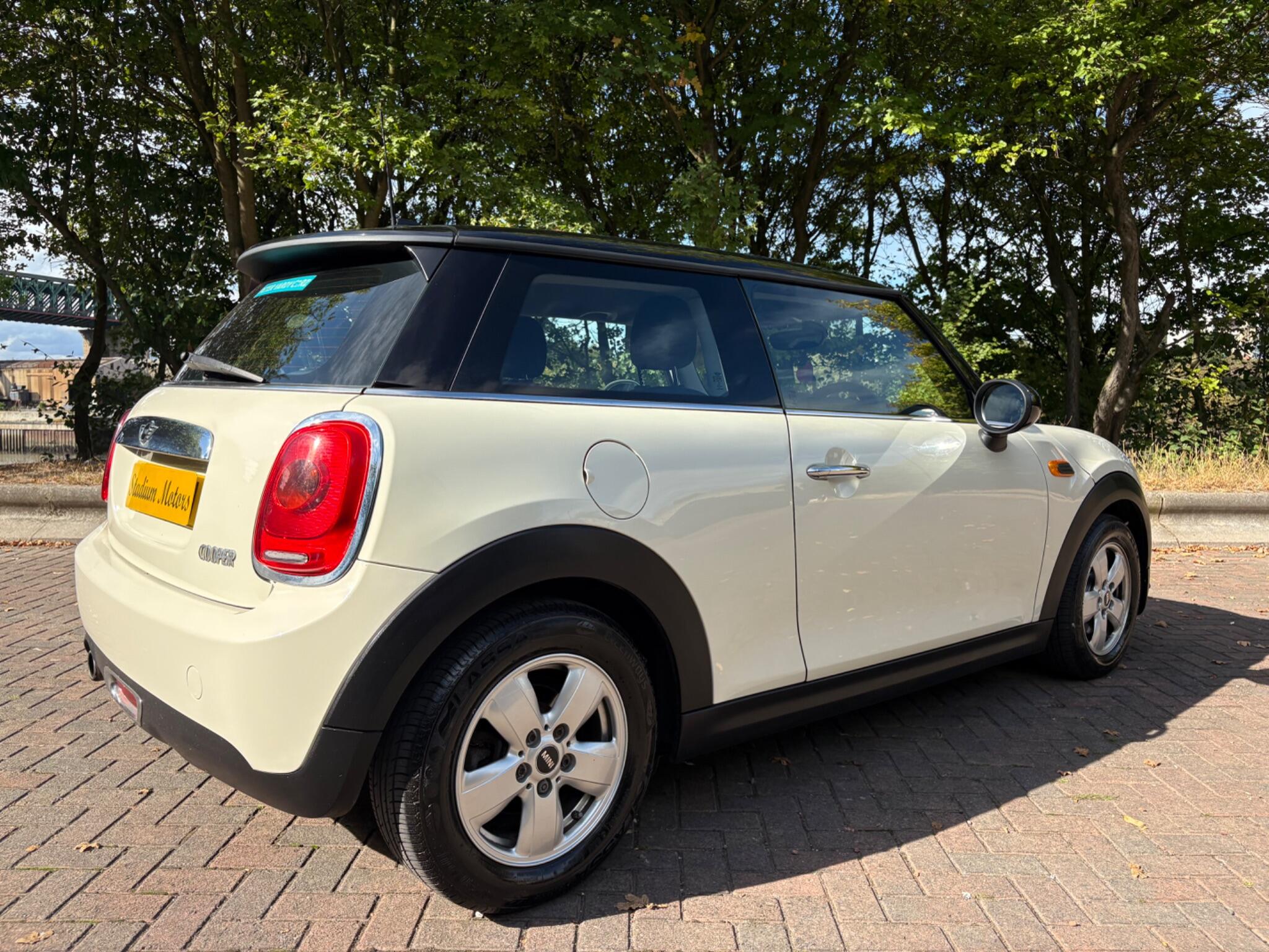 MINI Hatch 1.5 Cooper Euro 6 (s/s) 3dr 3dr Manual 2026