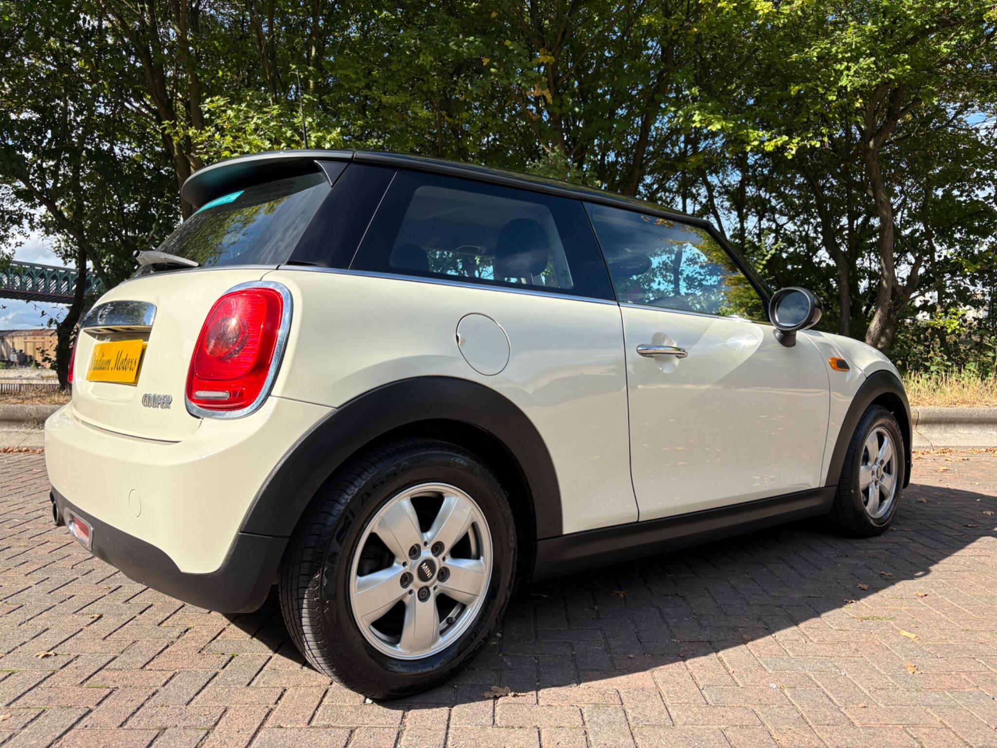 MINI Hatch 1.5 Cooper Euro 6 (s/s) 3dr 3dr Manual 2026