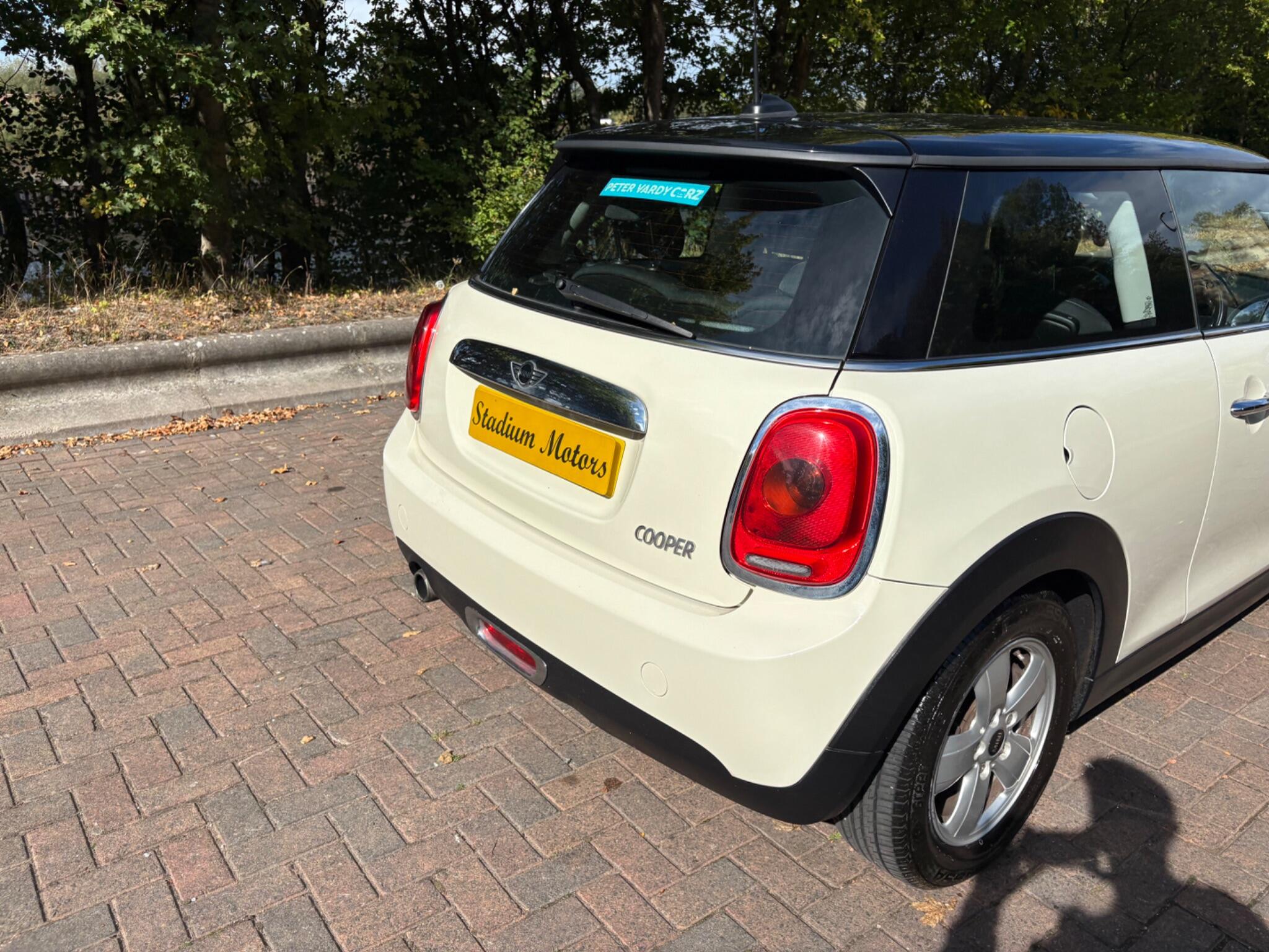 MINI Hatch 1.5 Cooper Euro 6 (s/s) 3dr 3dr Manual 2026