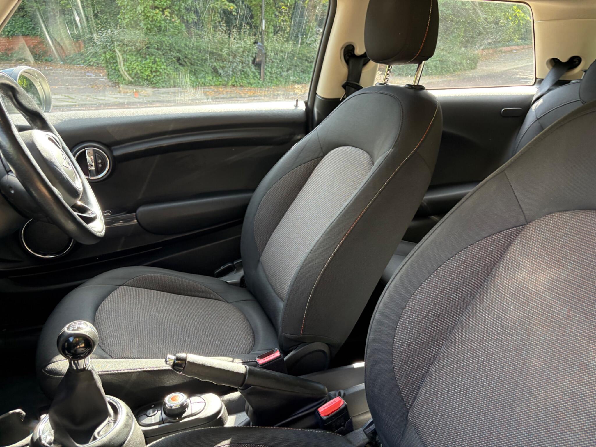 MINI Hatch 1.5 Cooper Euro 6 (s/s) 3dr 3dr Manual 2026