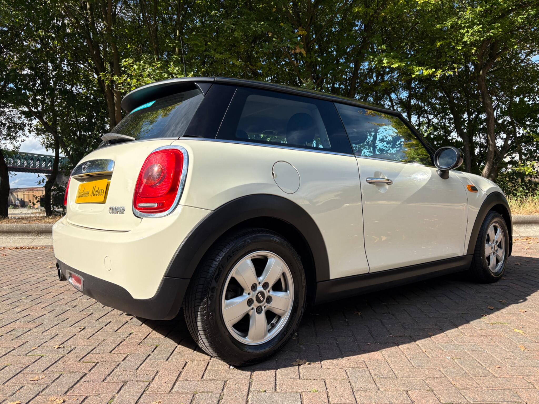 MINI Hatch 1.5 Cooper Euro 6 (s/s) 3dr 3dr Manual 2026