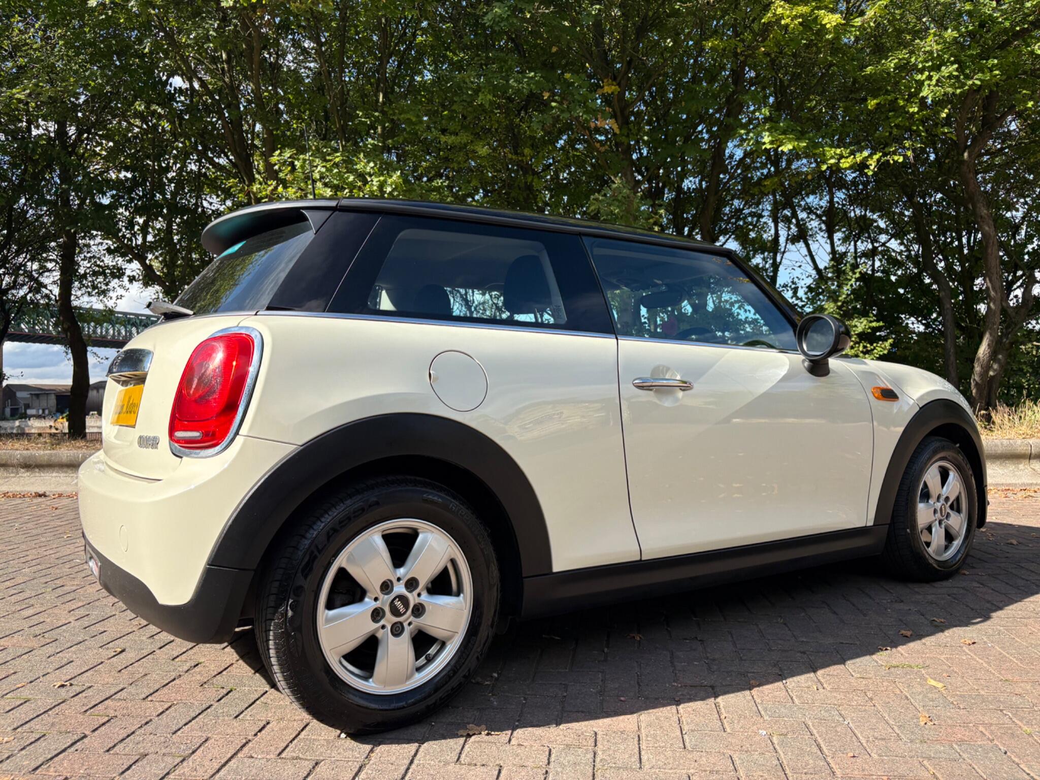 MINI Hatch 1.5 Cooper Euro 6 (s/s) 3dr 3dr Manual 2026