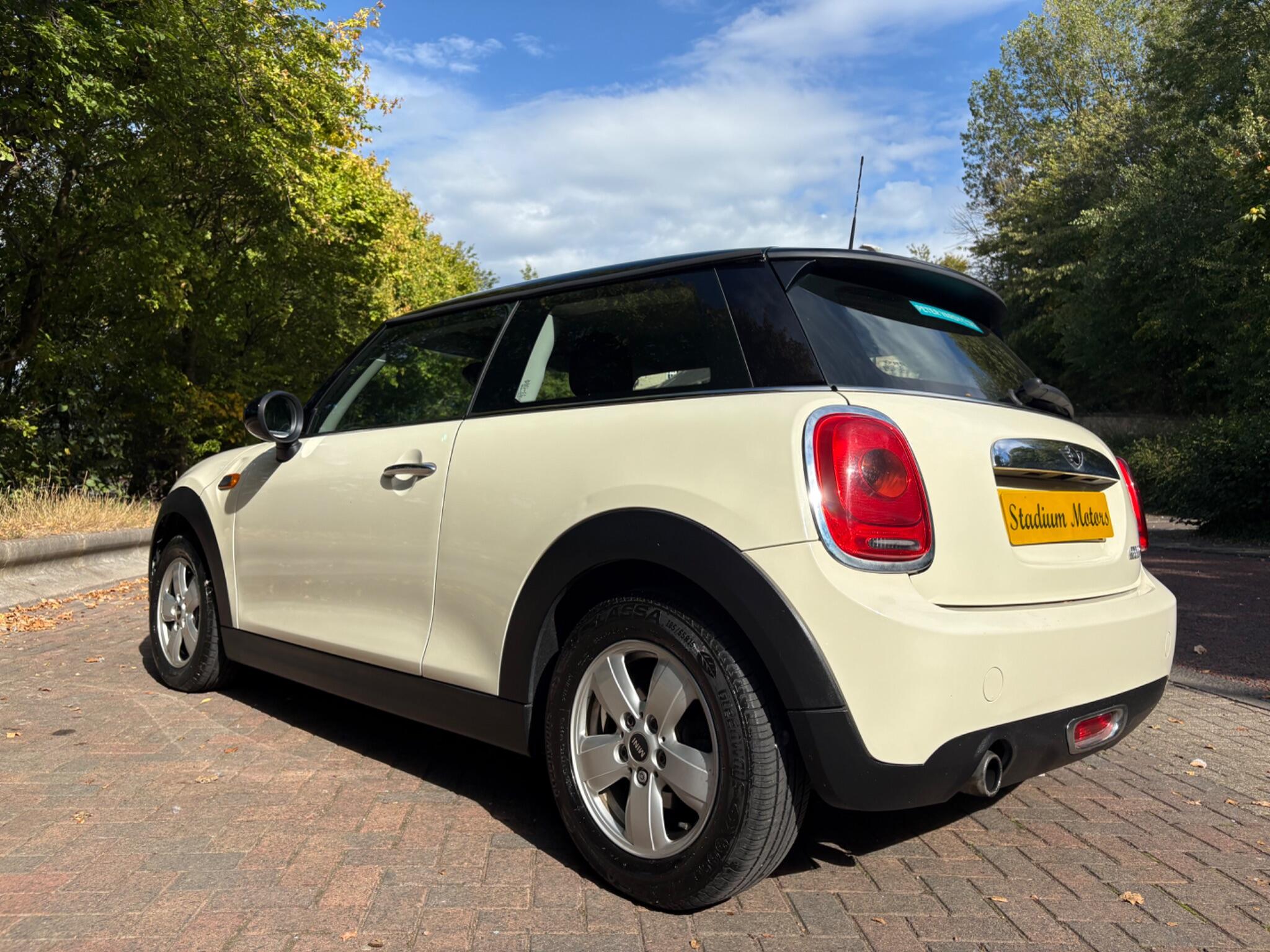 MINI Hatch 1.5 Cooper Euro 6 (s/s) 3dr 3dr Manual 2026