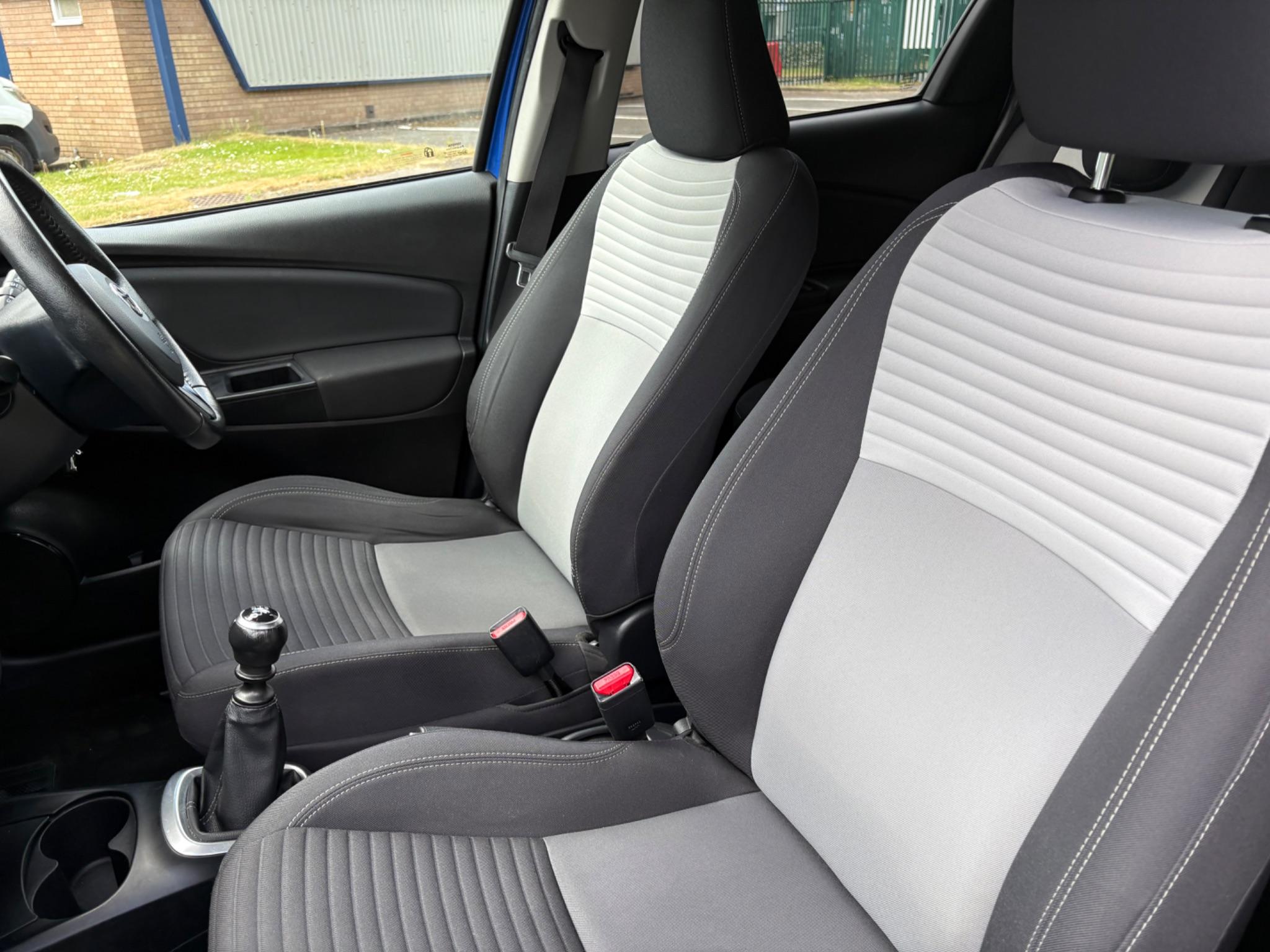 Toyota Yaris 1.5 VVT-i Design Euro 6 5dr 5dr Manual 2026