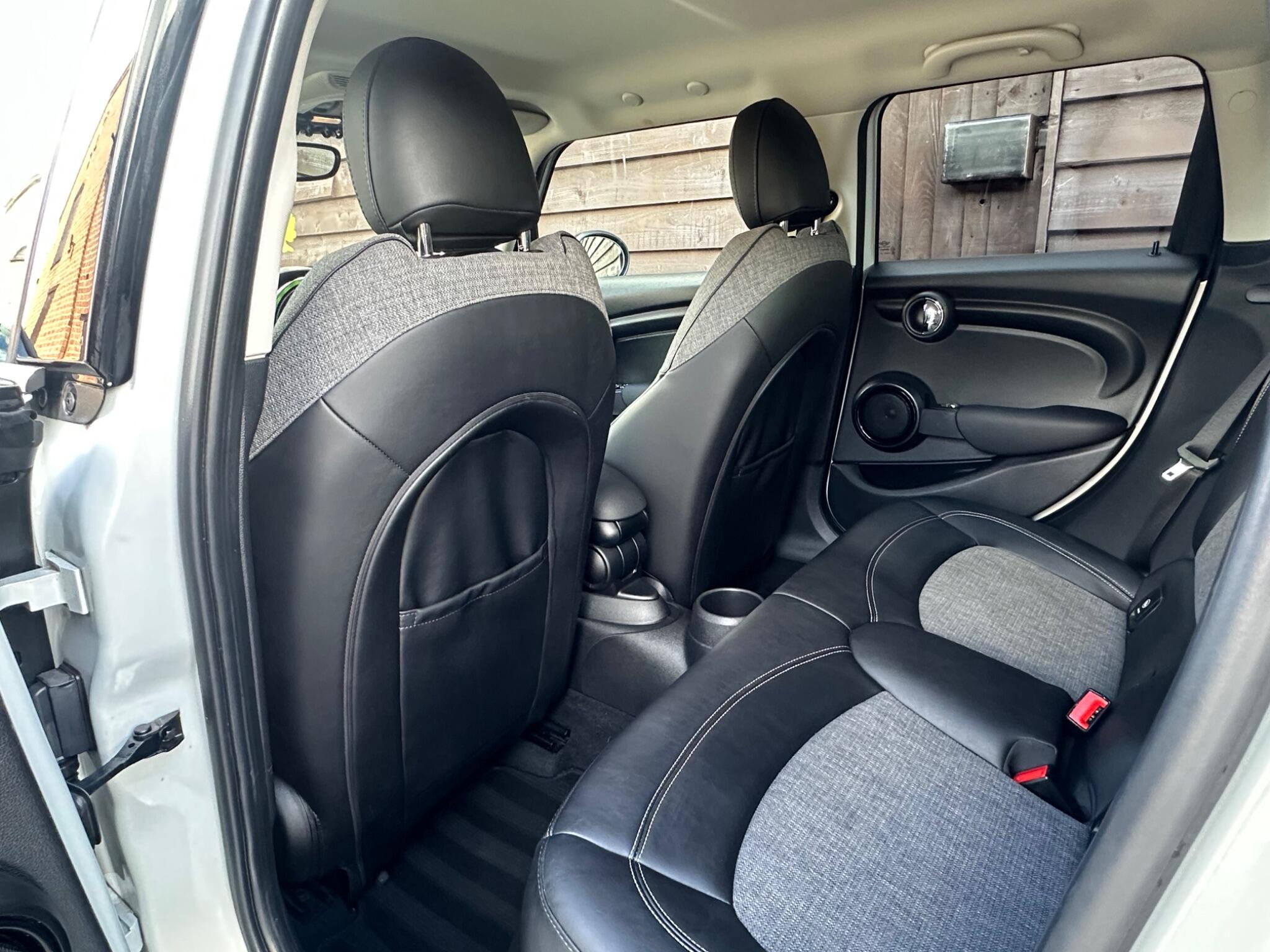 MINI Hatch 1.5 Cooper Steptronic Euro 6 (s/s) 5dr 5dr Automatic 2026