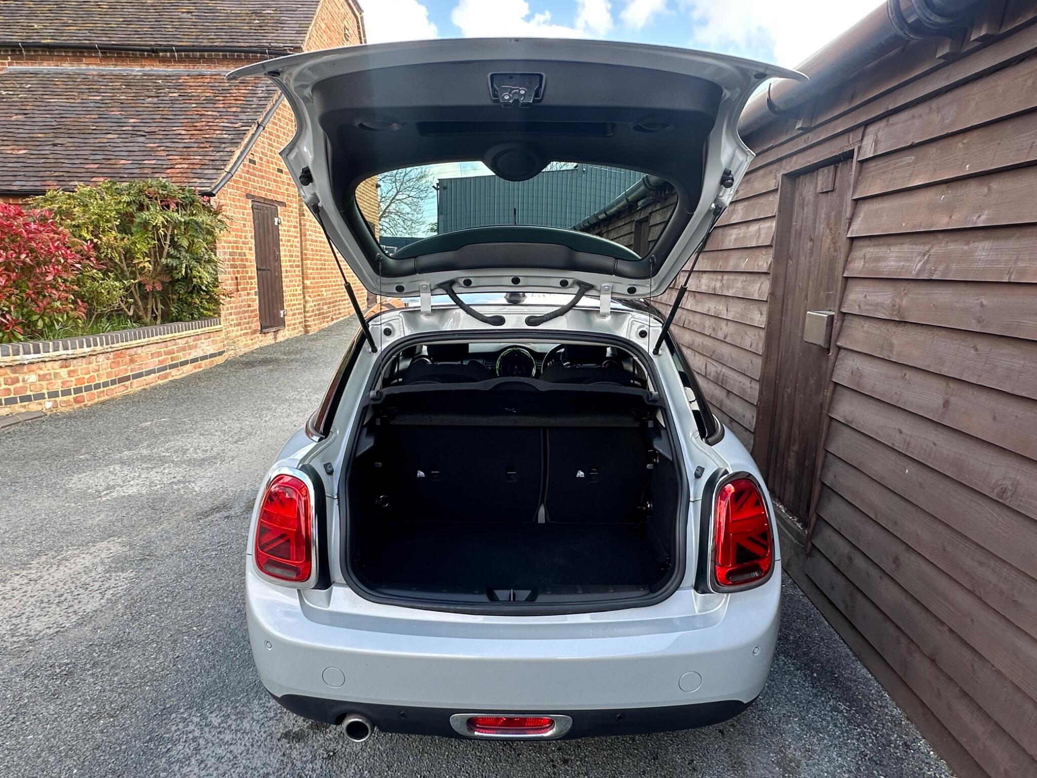 MINI Hatch 1.5 Cooper Steptronic Euro 6 (s/s) 5dr 5dr Automatic 2026