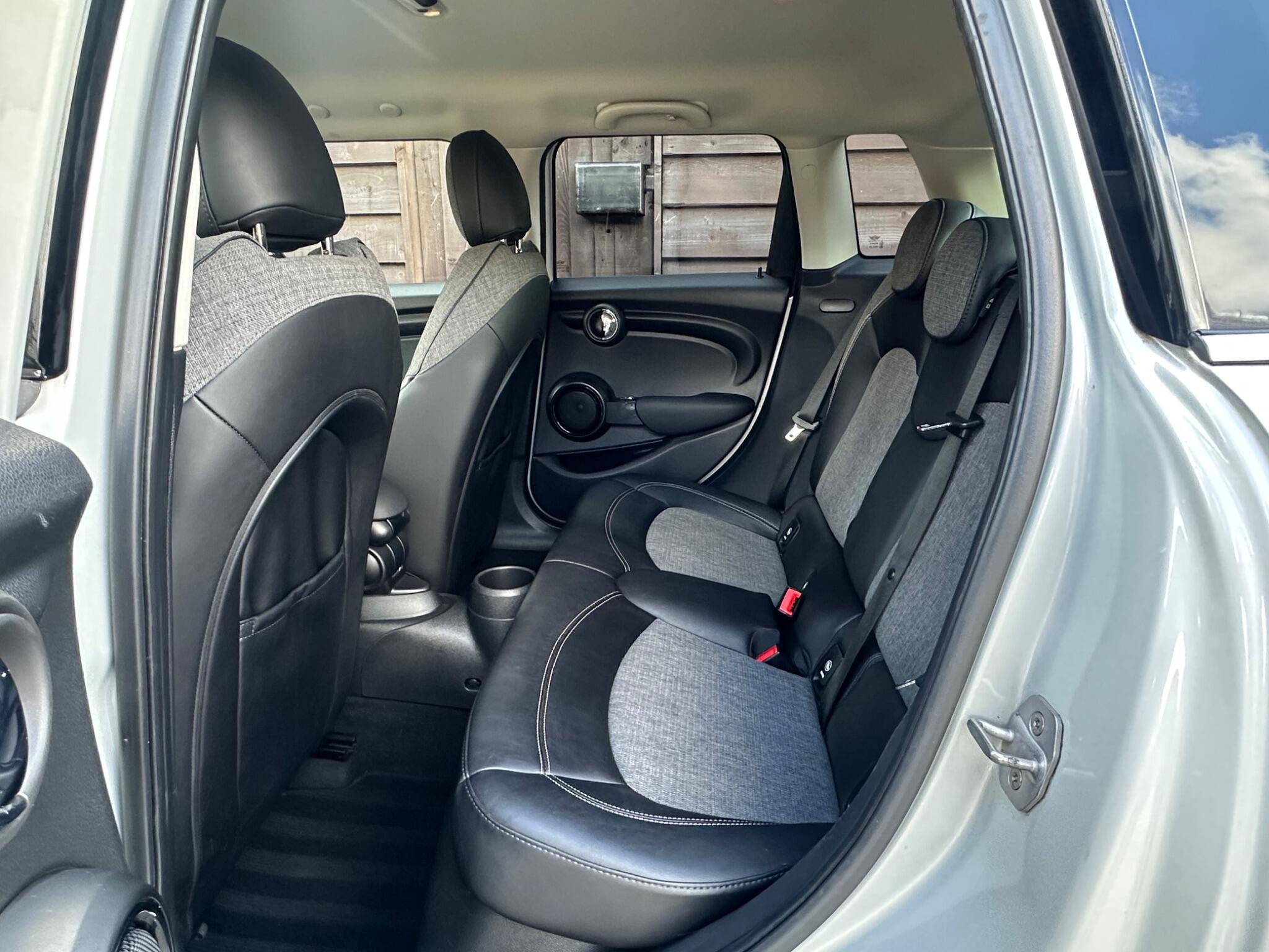 MINI Hatch 1.5 Cooper Steptronic Euro 6 (s/s) 5dr 5dr Automatic 2026