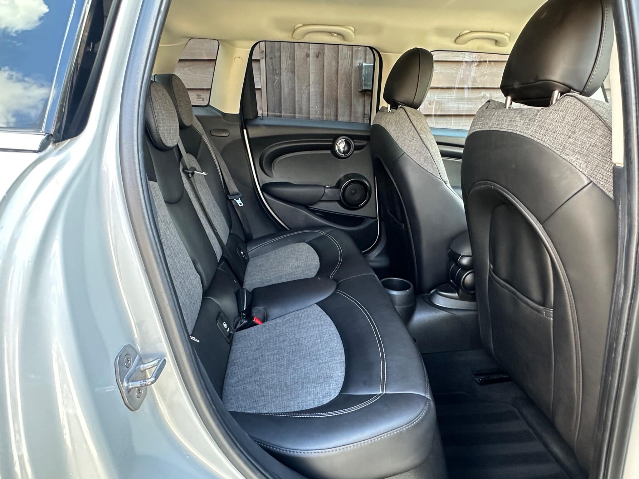 MINI Hatch 1.5 Cooper Steptronic Euro 6 (s/s) 5dr 5dr Automatic 2026