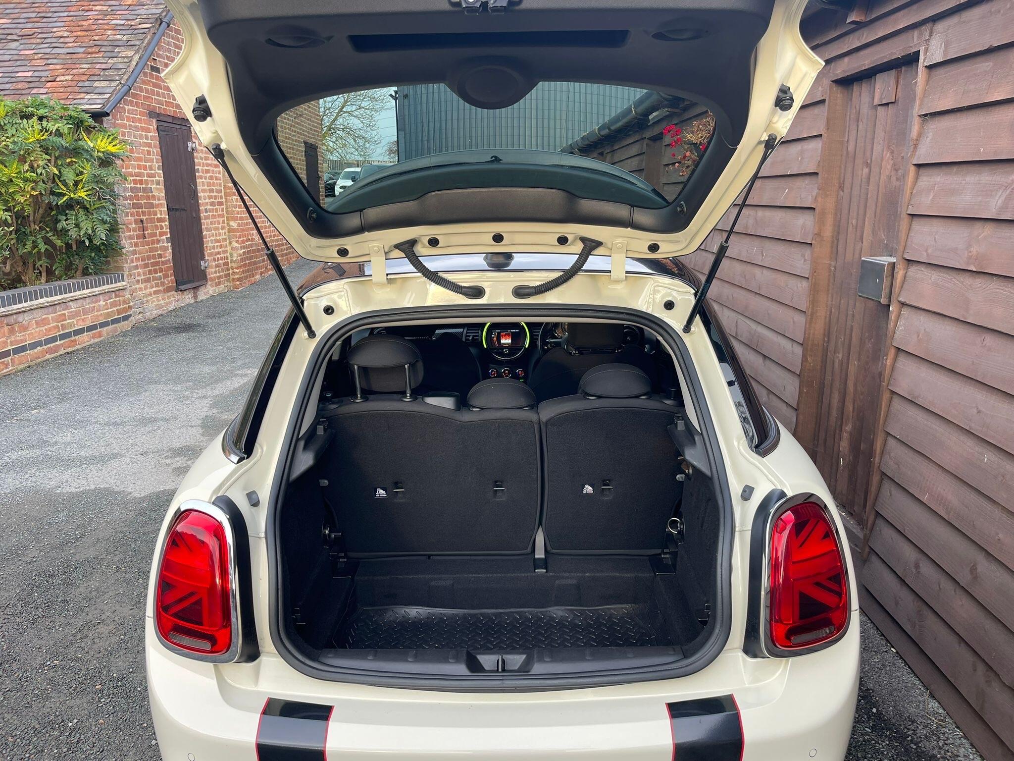 MINI Hatch 2.0 Cooper S Steptronic Euro 6 (s/s) 5dr 5dr Automatic 2026