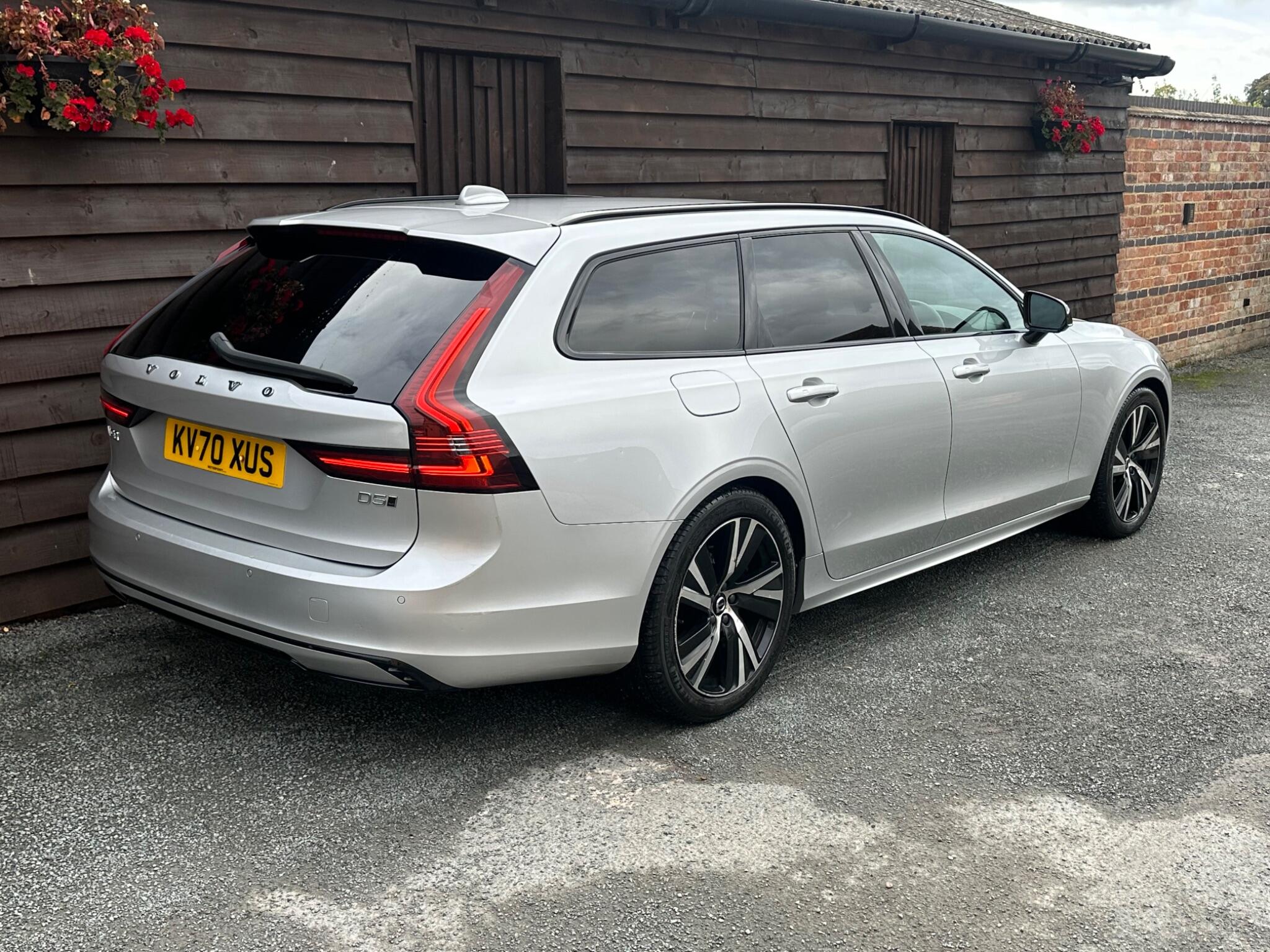 Volvo V90 2.0 D5 R-Design Auto AWD Euro 6 (s/s) 5dr 5dr Automatic 2026