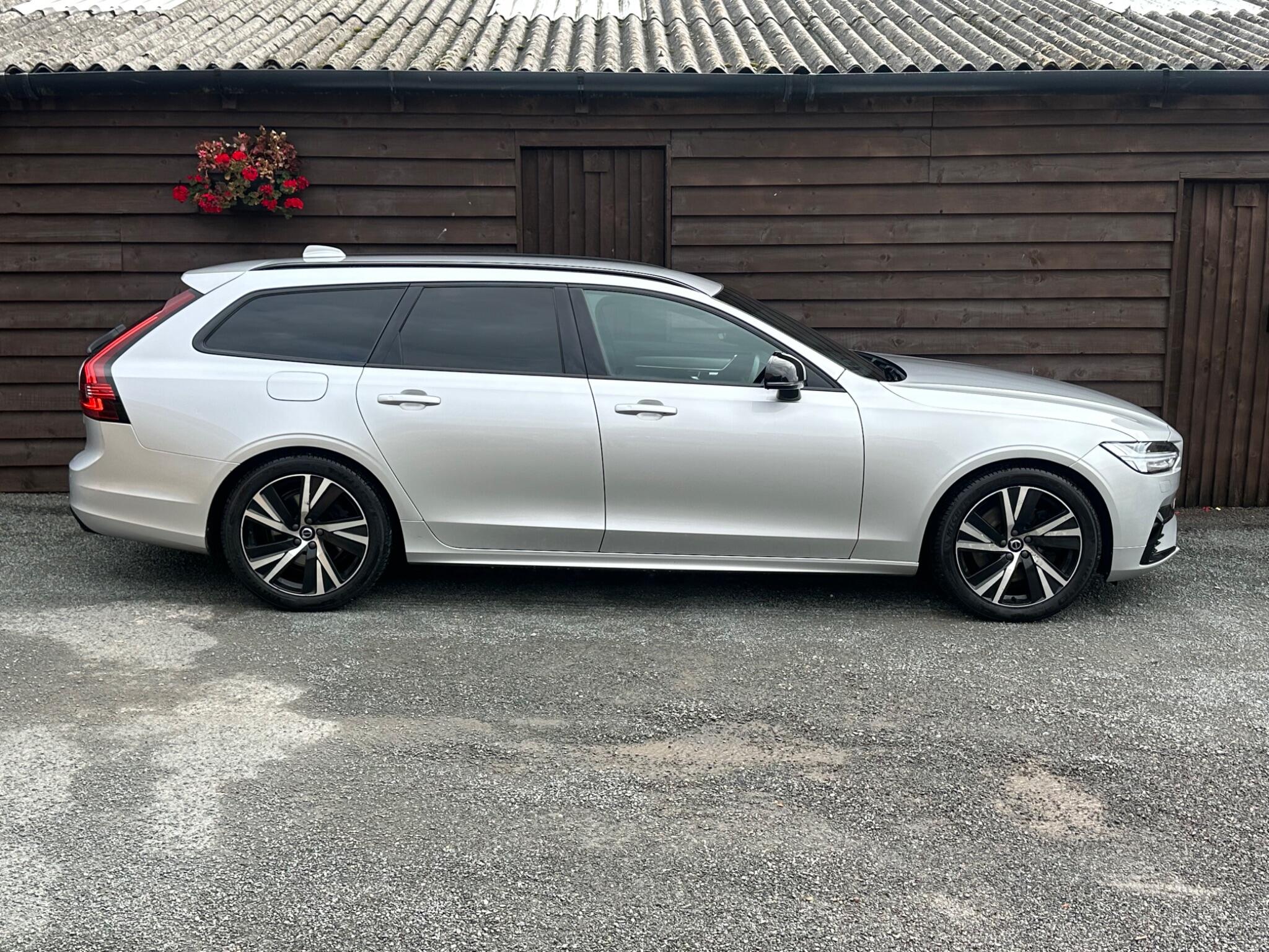 Volvo V90 2.0 D5 R-Design Auto AWD Euro 6 (s/s) 5dr 5dr Automatic 2026