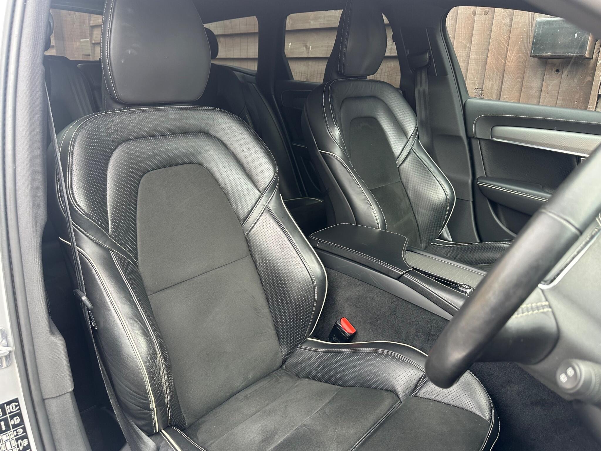 Volvo V90 2.0 D5 R-Design Auto AWD Euro 6 (s/s) 5dr 5dr Automatic 2026