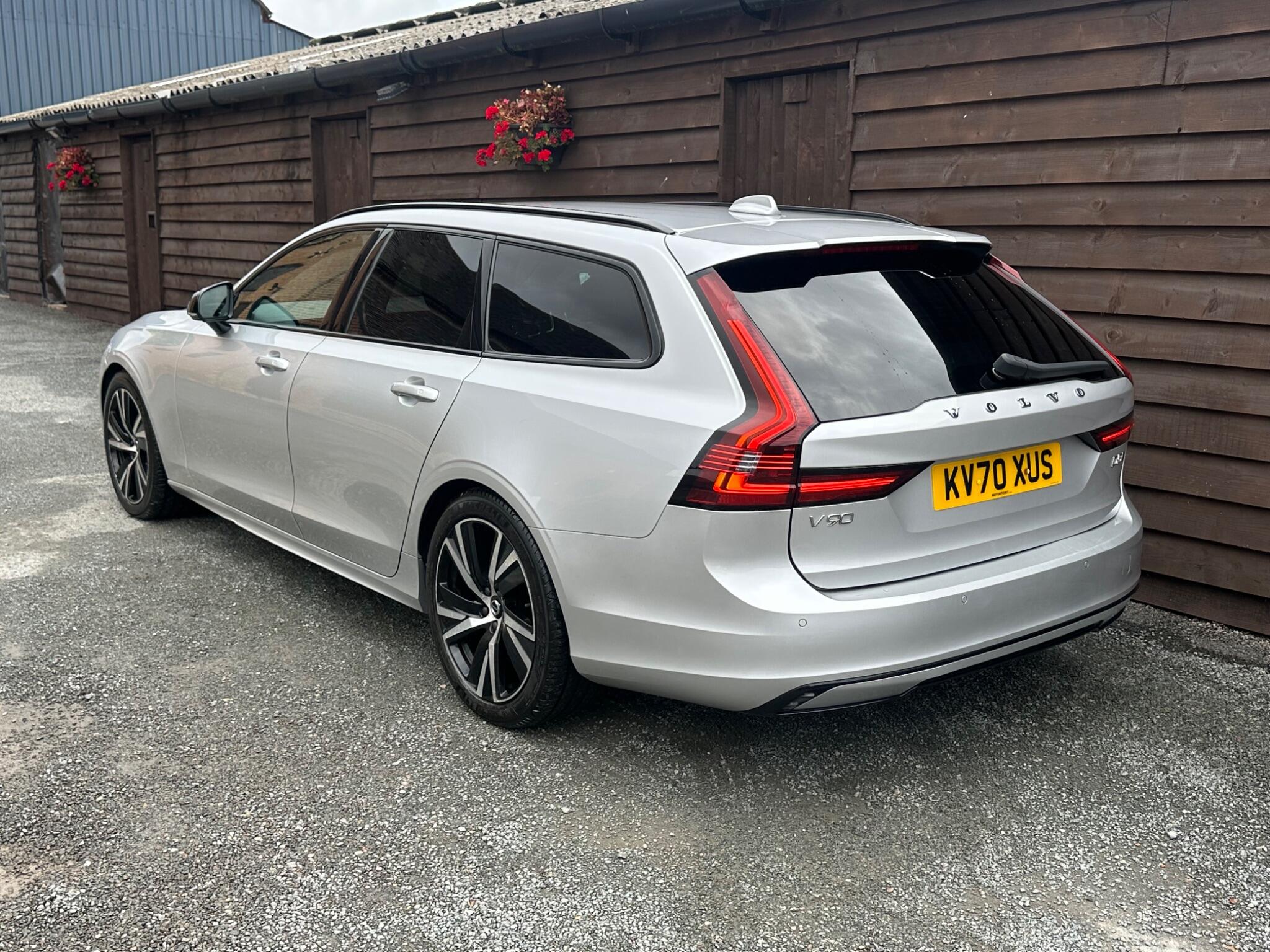 Volvo V90 2.0 D5 R-Design Auto AWD Euro 6 (s/s) 5dr 5dr Automatic 2026