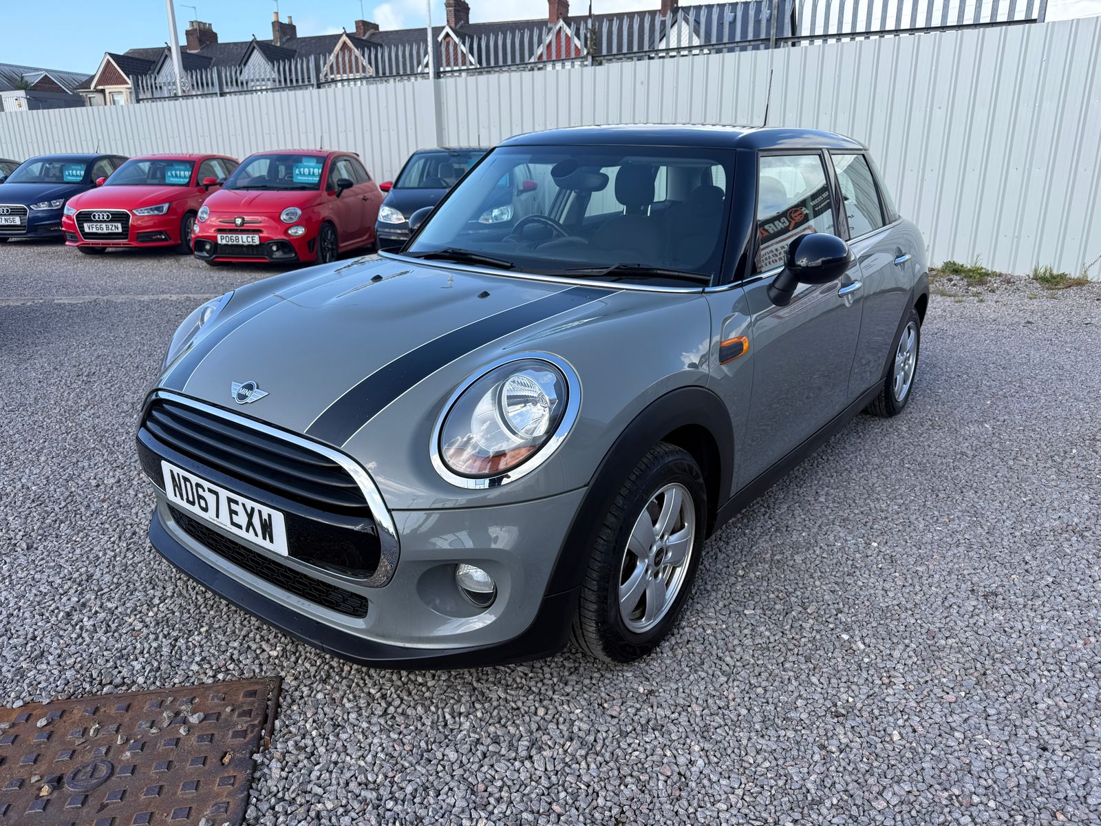 2017 MINI Hatch 1.5 Cooper Hatchback 5dr Petrol Manual Euro 6 (s/s) (136 ps), exterior view 4